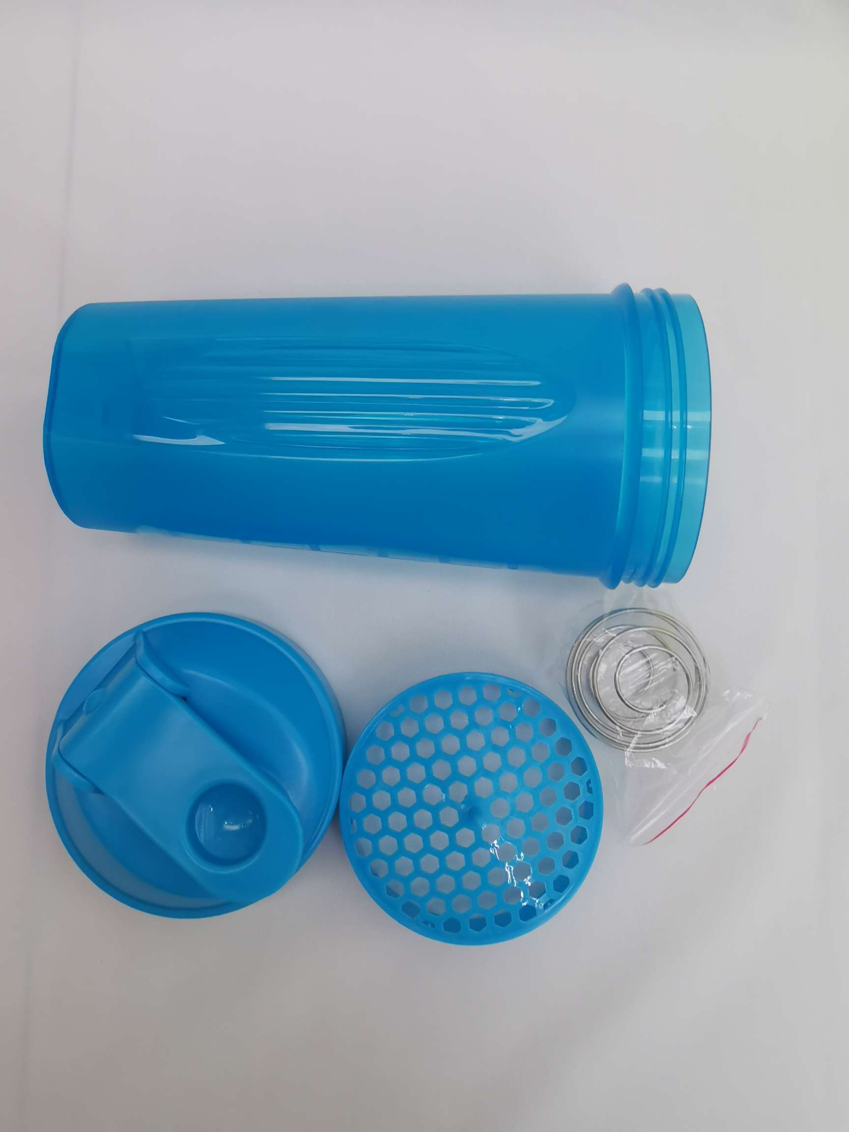 Factory direct sales: Creative shaker cup, fitness space cup, 600ml sports water bottle, portable and customizable Specification image