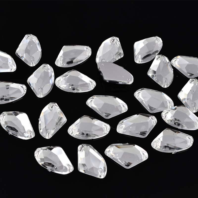 Irregular-shaped hand-sewn diamond 14*19mm ice cube white 1000-piece double-hole Taiwan acrylic clothing diamond wholesale diy applied-on diamond * Application Scenario