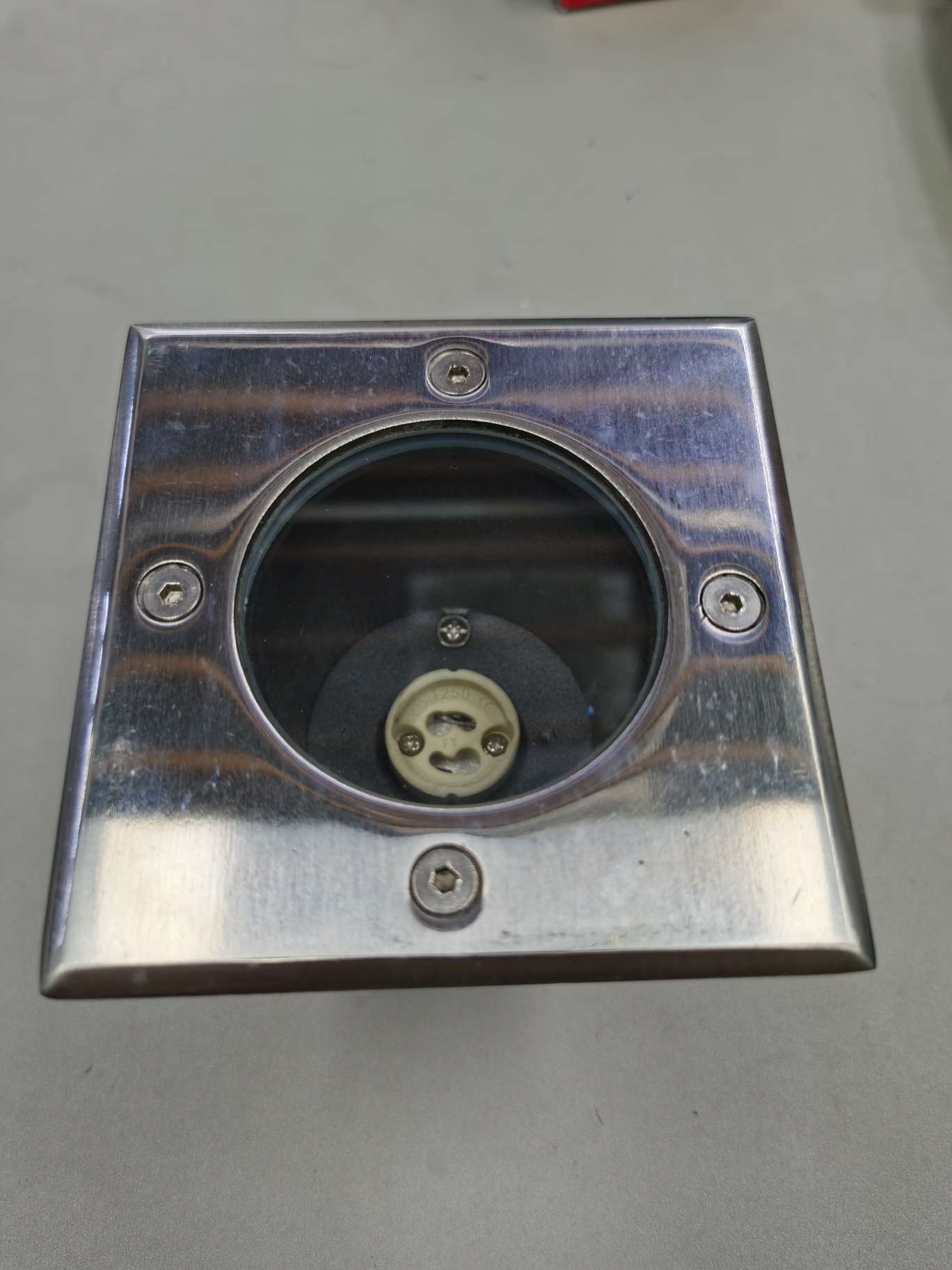 The square ground lamp is 120mm thick