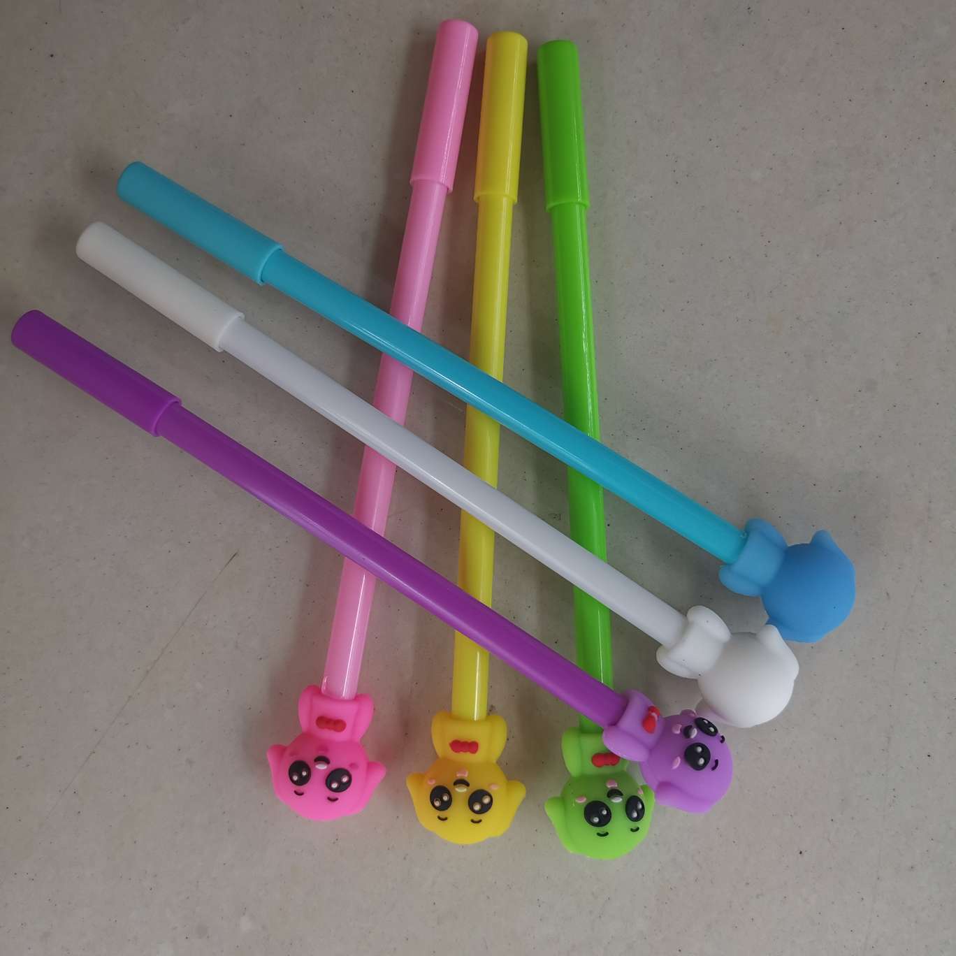 Cartoon-shaped gel pens, ballpoint pens, and small animal-patterned pens Specification image