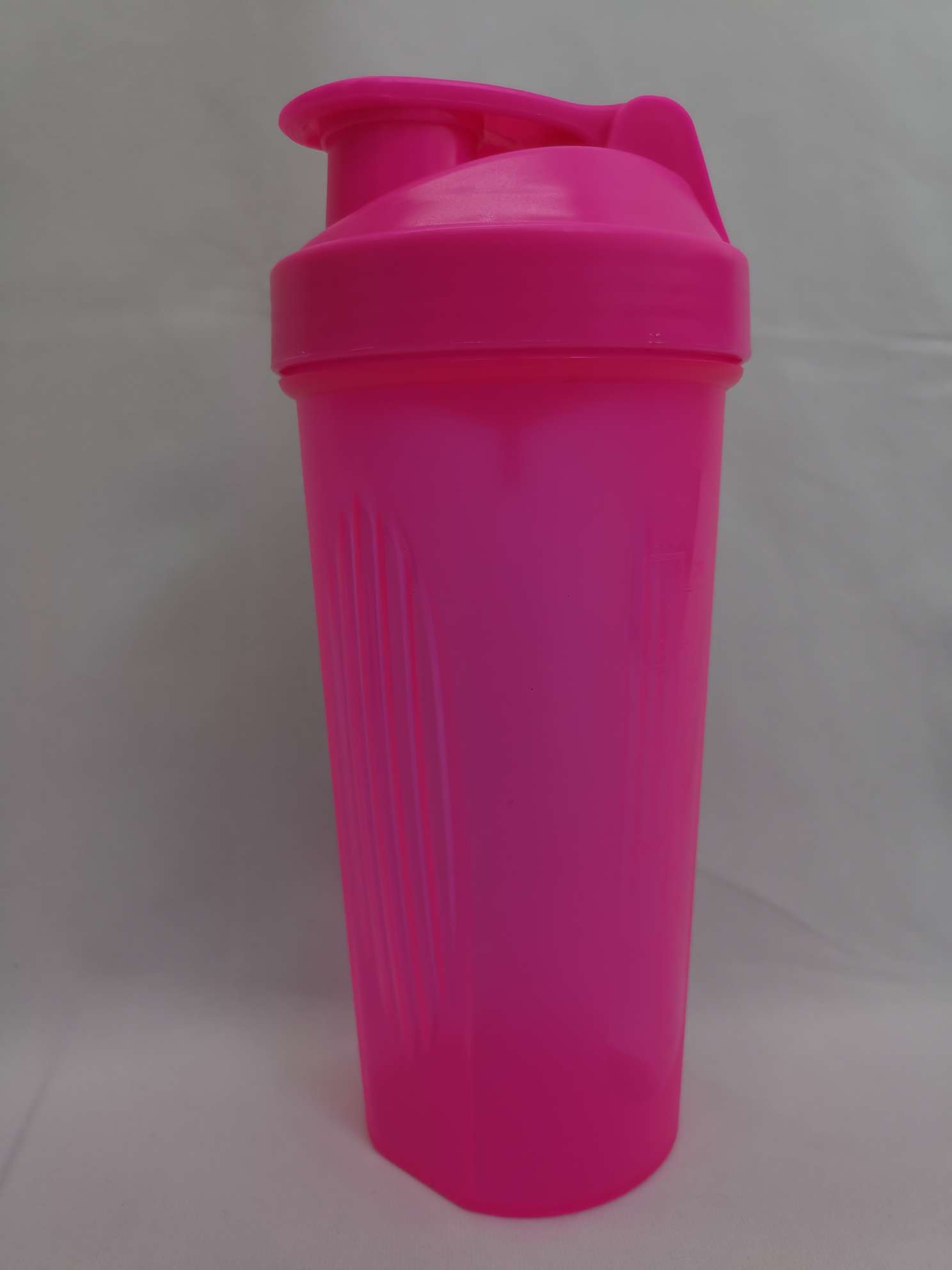 Factory direct sales: Creative shaker cup, fitness space cup, 600ml sports water bottle, portable and customizable details Picture