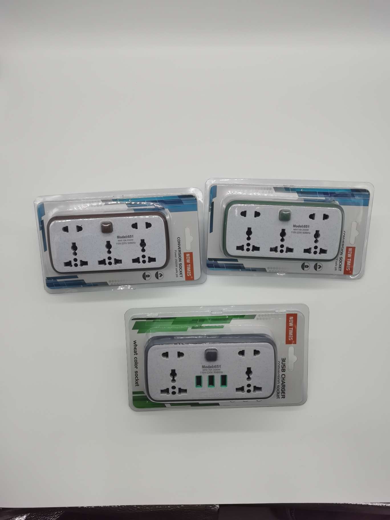 Multi-function USB adaptor USB adaptor universal hole to British universal hole to European socket