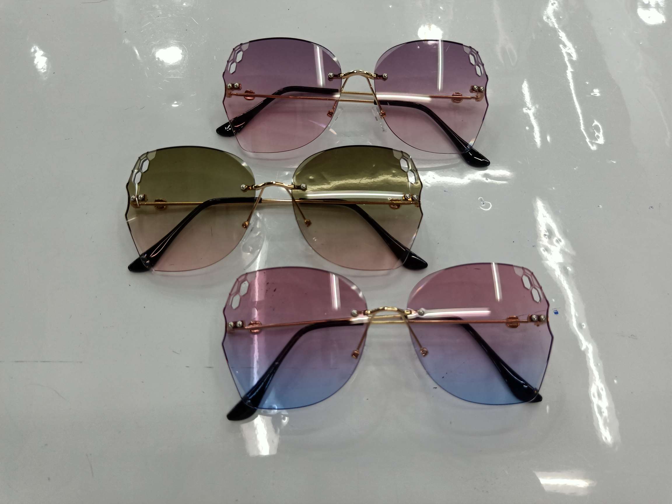 2020 Korean version internet-famous sunglasses Round face UV protection frameless sunglasses Women's Korean version trendy small face glasses 8054 detail image 4