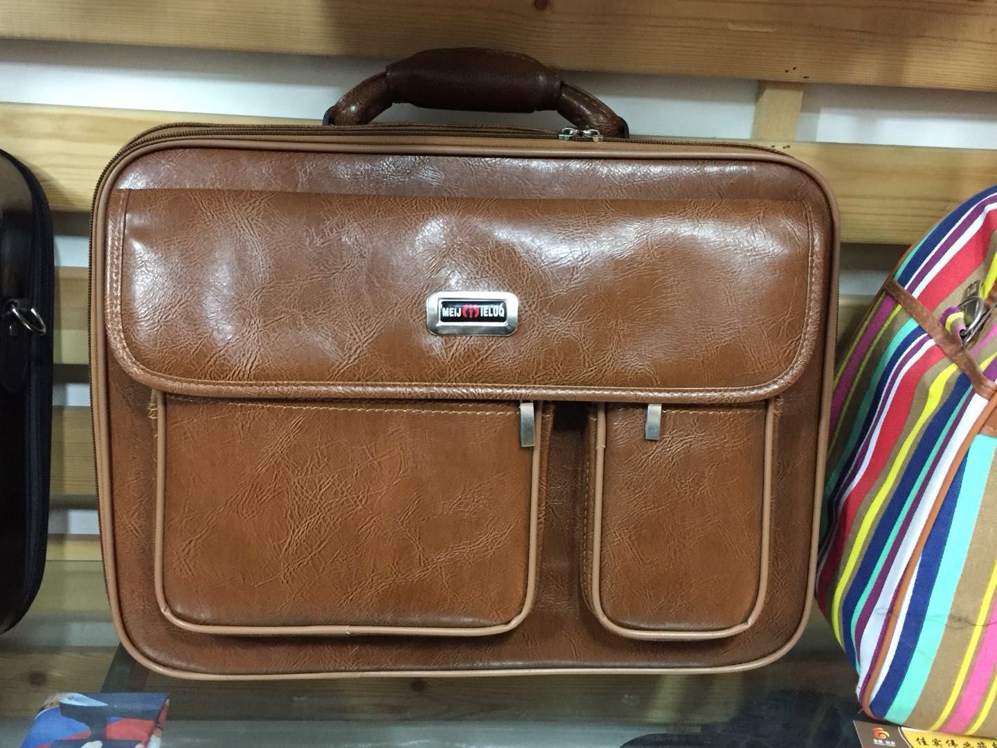 笔记本电脑实物图