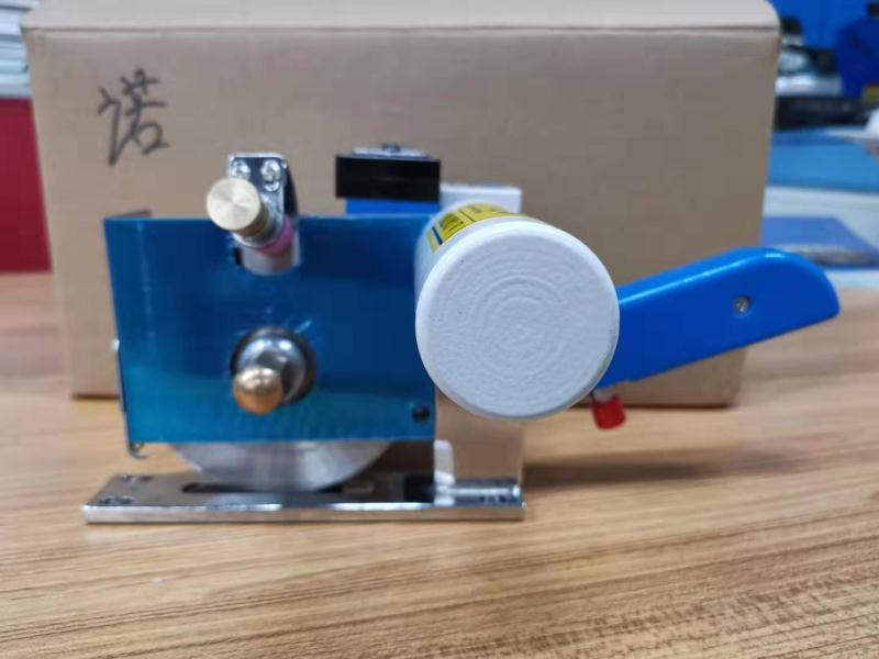 雷诺断布机裁布机切布机单头高速裁布机详情图1