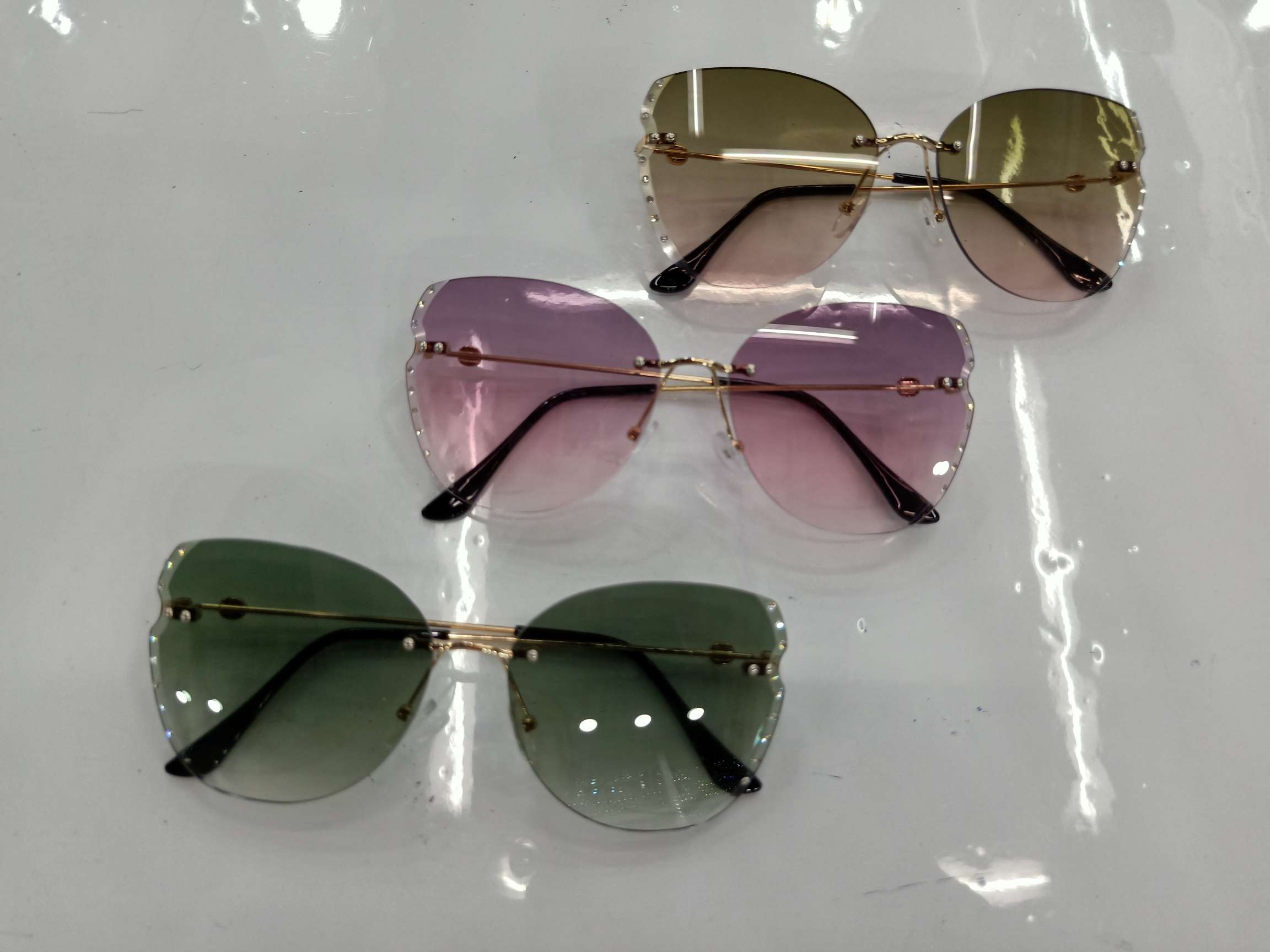 2020年新款太阳镜女男无框切边时尚潮流墨镜镂空镶钻街拍防紫外线80362详情4