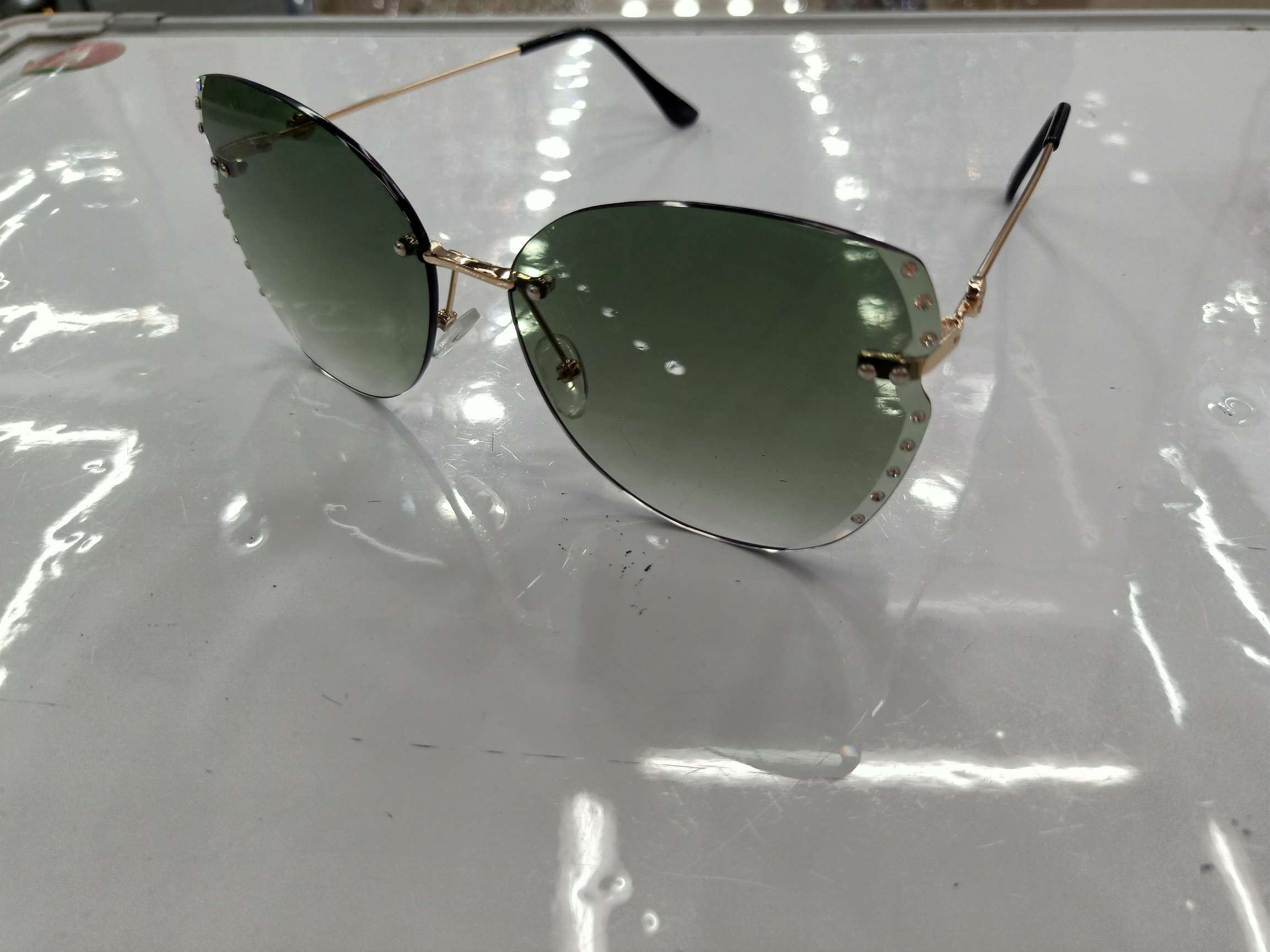 2020年新款太阳镜女男无框切边时尚潮流墨镜镂空镶钻街拍防紫外线80362详情3