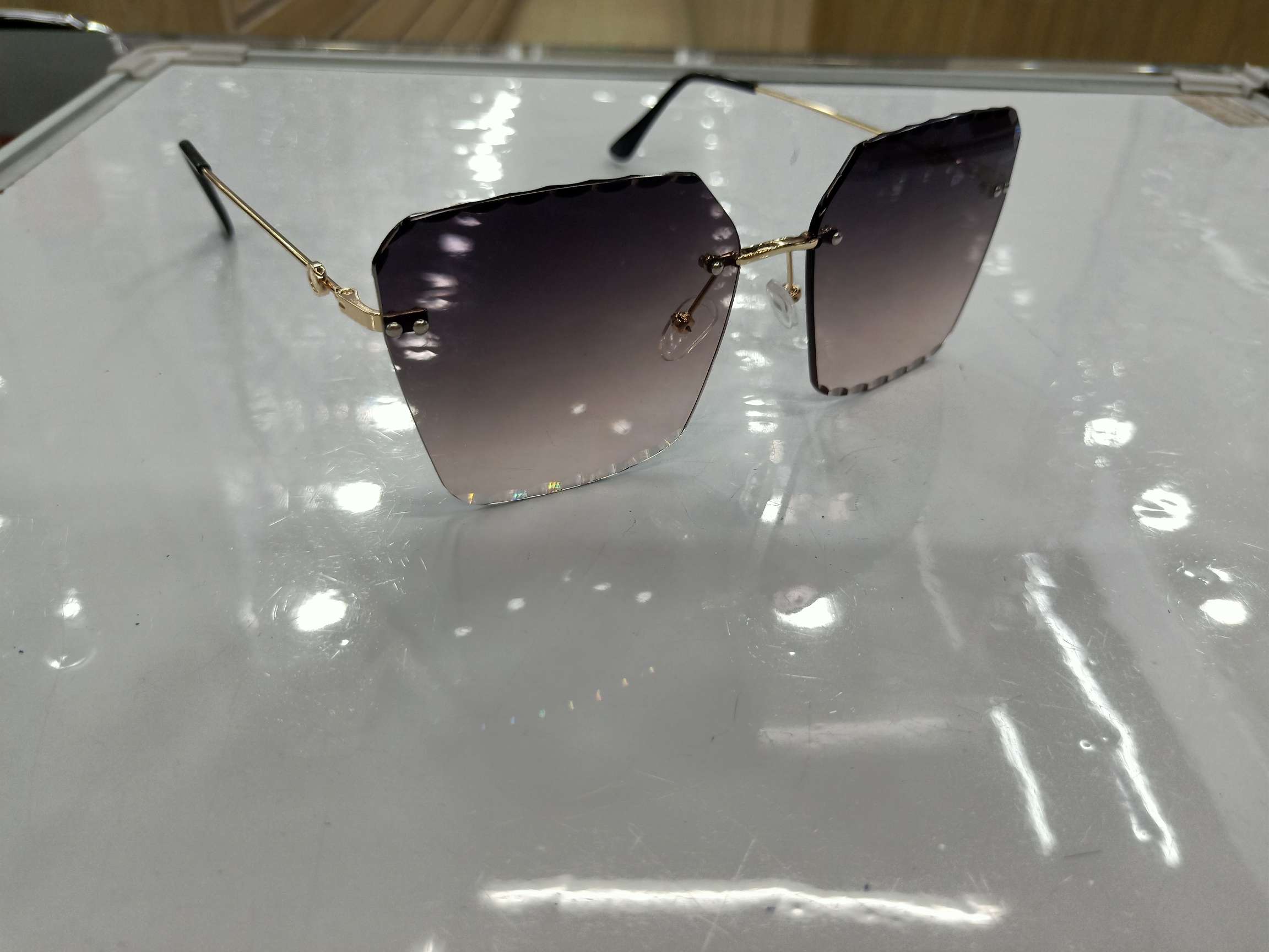 2020 new frameless European and American trimmed women's sunglasses, trendy big face, round face slimming glasses, UV protection sunglasses detail image 3