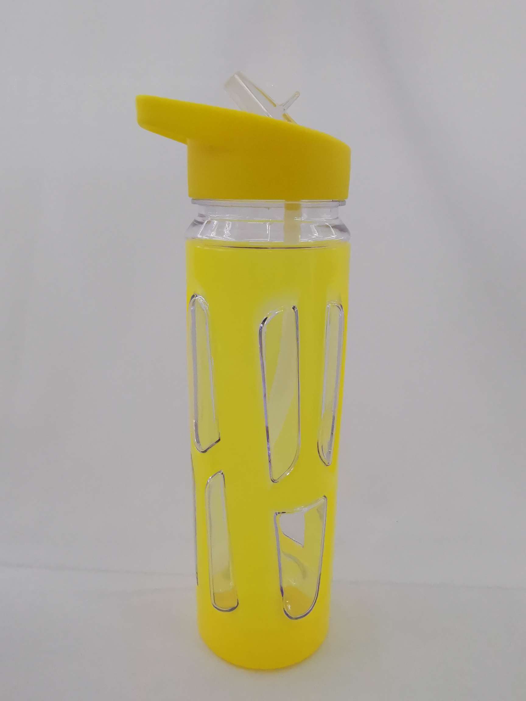 Wholesale and customization of creative outdoor space plastic cups for both men and women, portable hand-held sports travel cold water cups Application Scenario