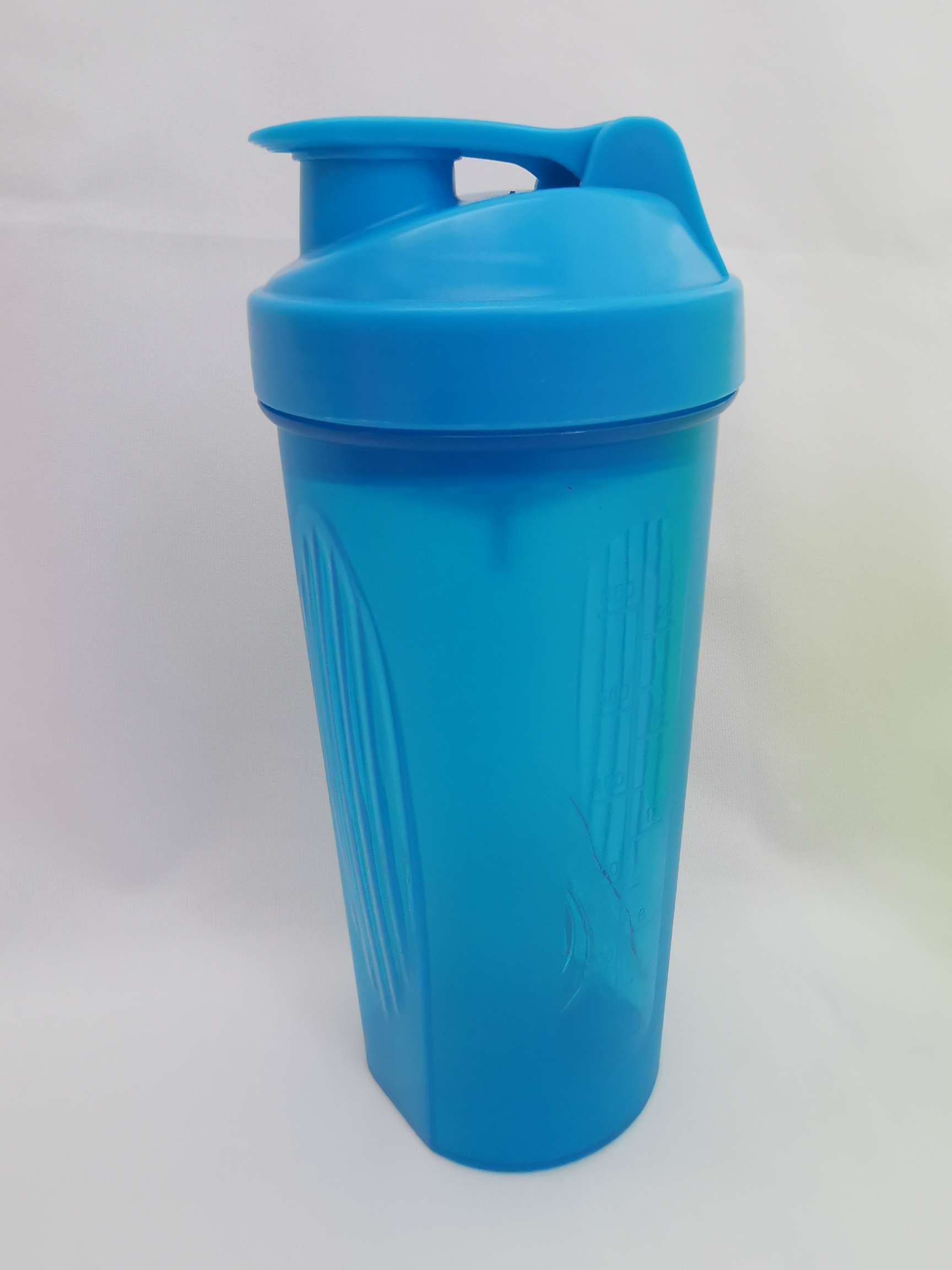 Factory direct sales: Creative shaker cup, fitness space cup, 600ml sports water bottle, portable and customizable undefined