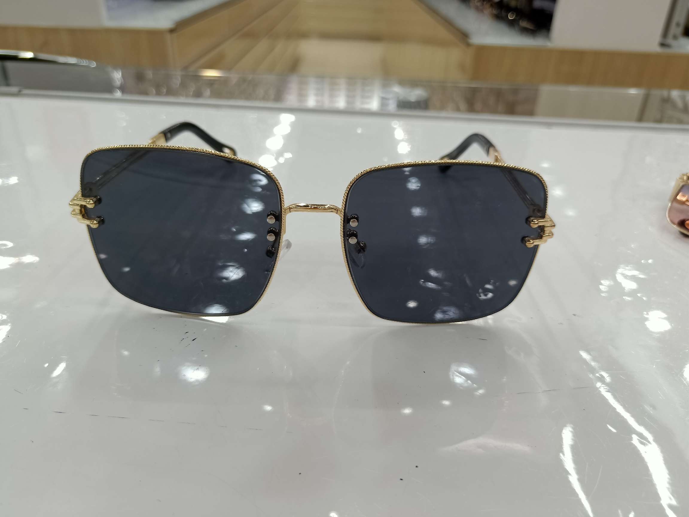 2020 New Korean version metal square frame sunglasses, large frame personality, Internet celebrity star style Aviator sunglasses, women's glasses 18026 detail image 4