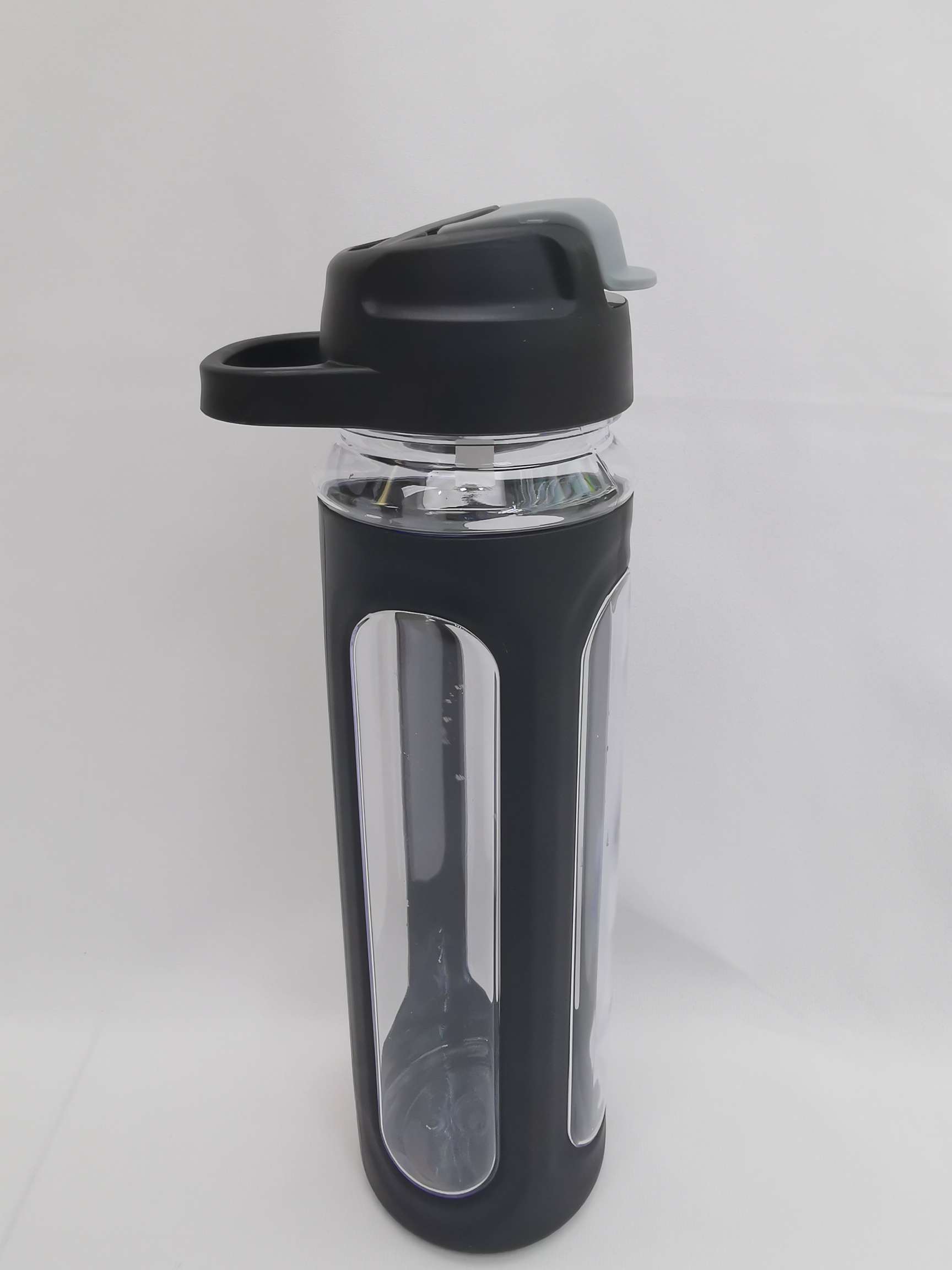 Creative and fashionable macaron-colored space cup, universal portable leak-proof plastic cup Application Scenario