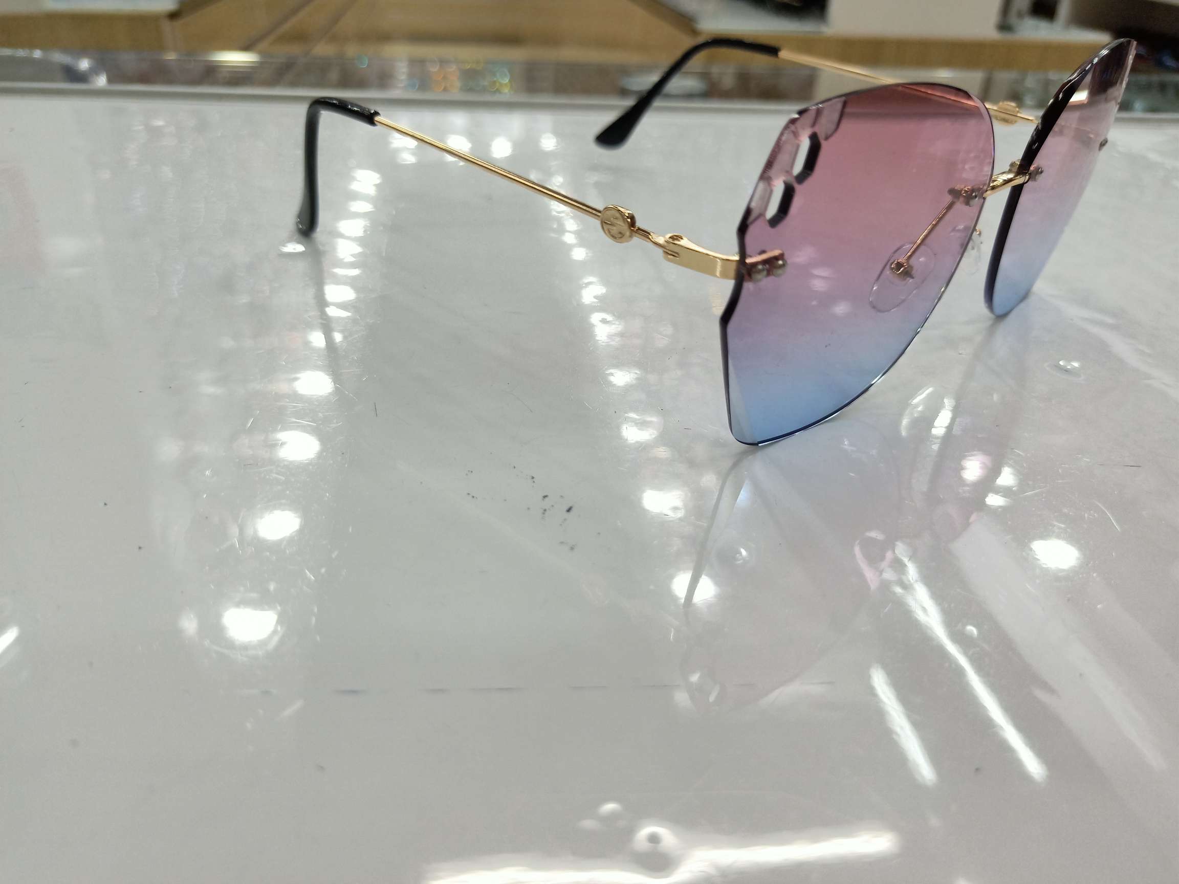 2020 Korean version internet-famous sunglasses Round face UV protection frameless sunglasses Women's Korean version trendy small face glasses 8054 Application Scenario