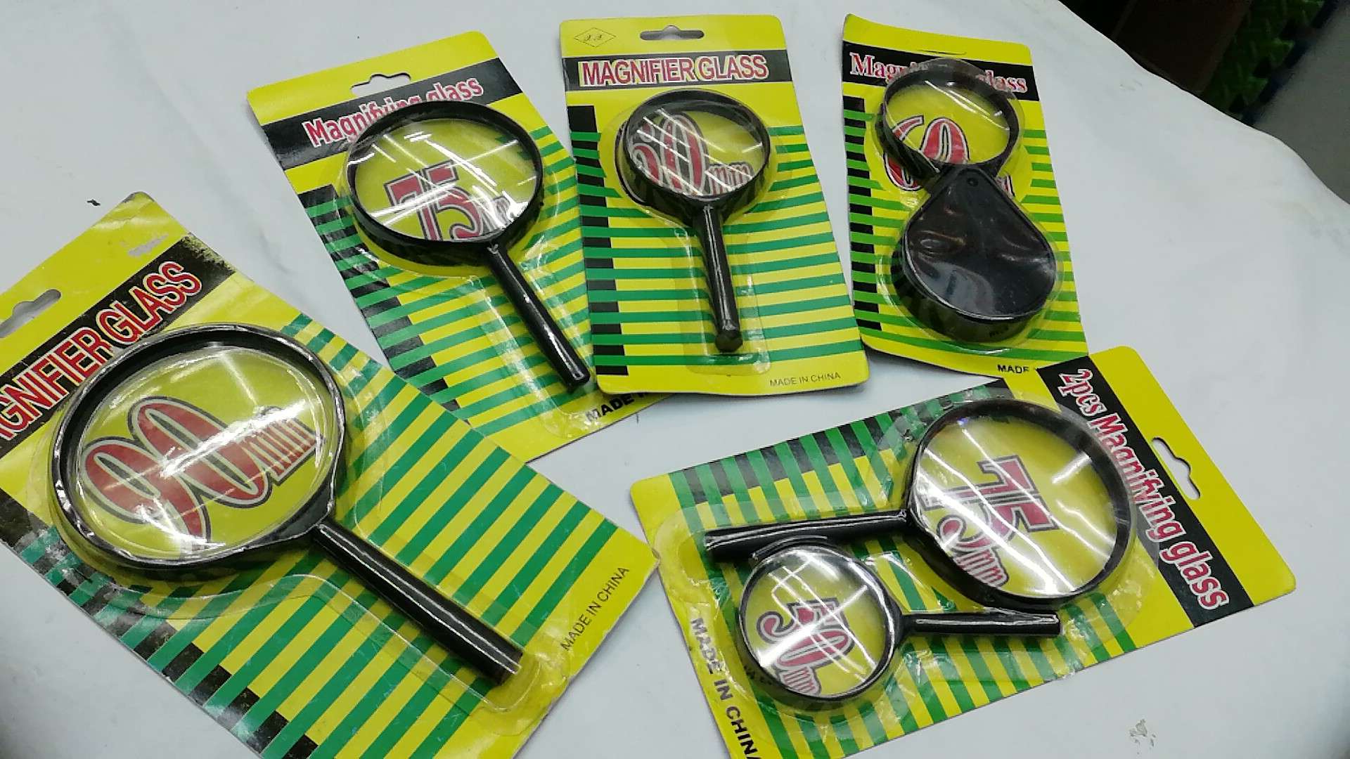 Factory Direct Sales; Wholesale Supply Of Magnifying Glasses Of All Sizes. Acrylic Magnifier, As Magnifier, Stationery Set For Students, Newspaper Magnifier For The Elderly Application Scenario
