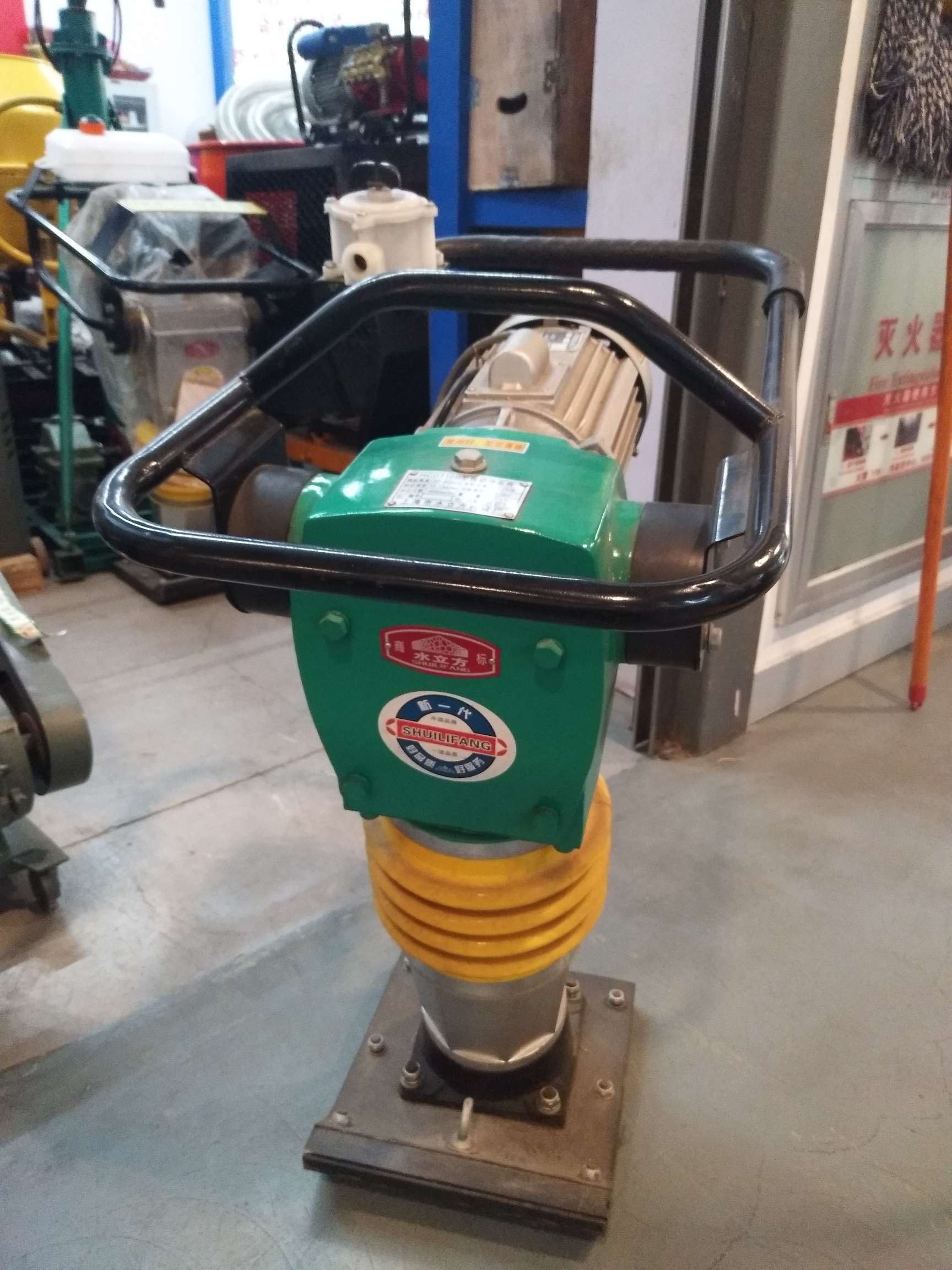Electric vertical impact rammer