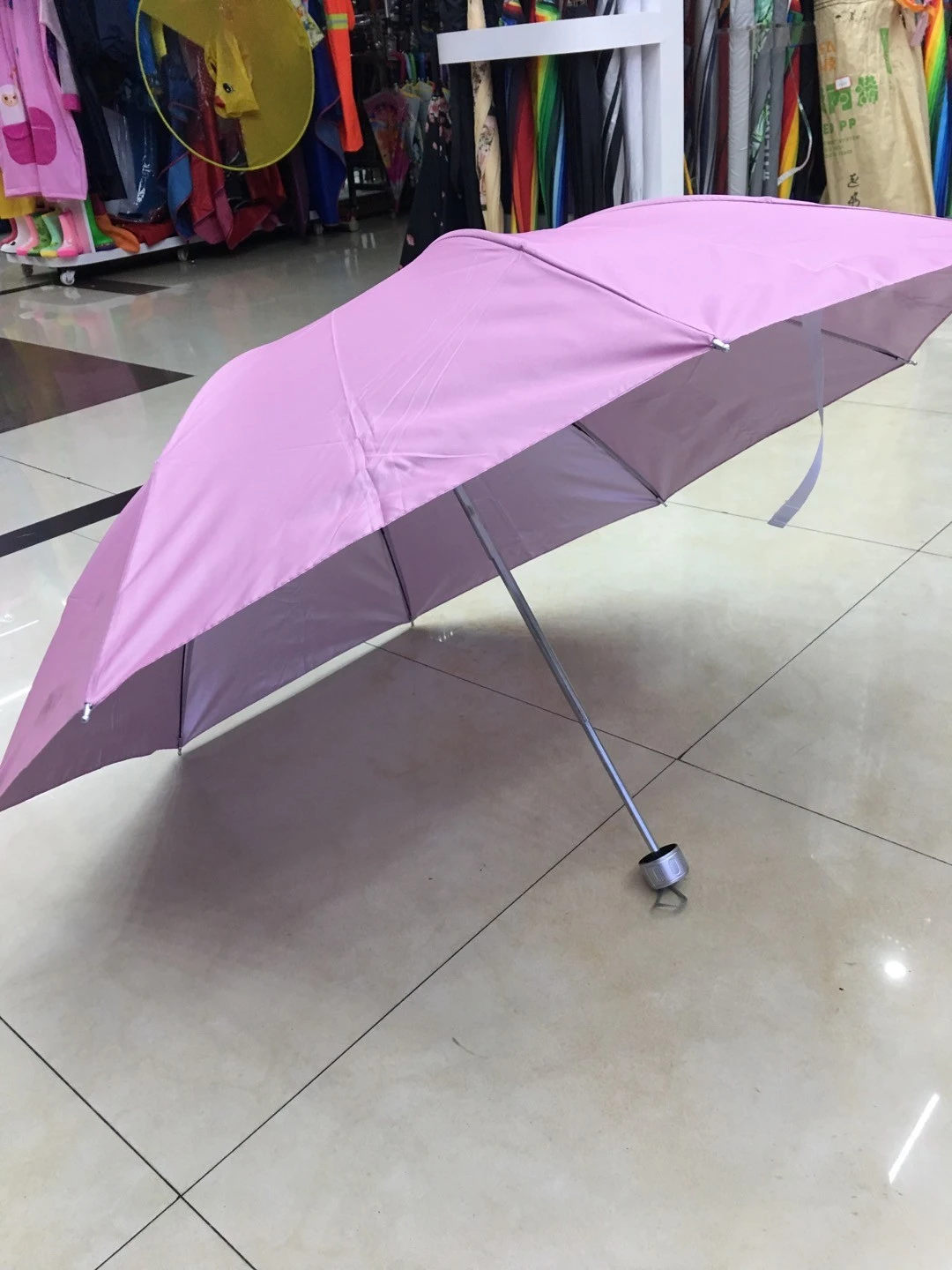 The 8-bone three-fold umbrella, a creative outdoor couple umbrella for rain and sun protection, is a bestseller in foreign trade detail image 1
