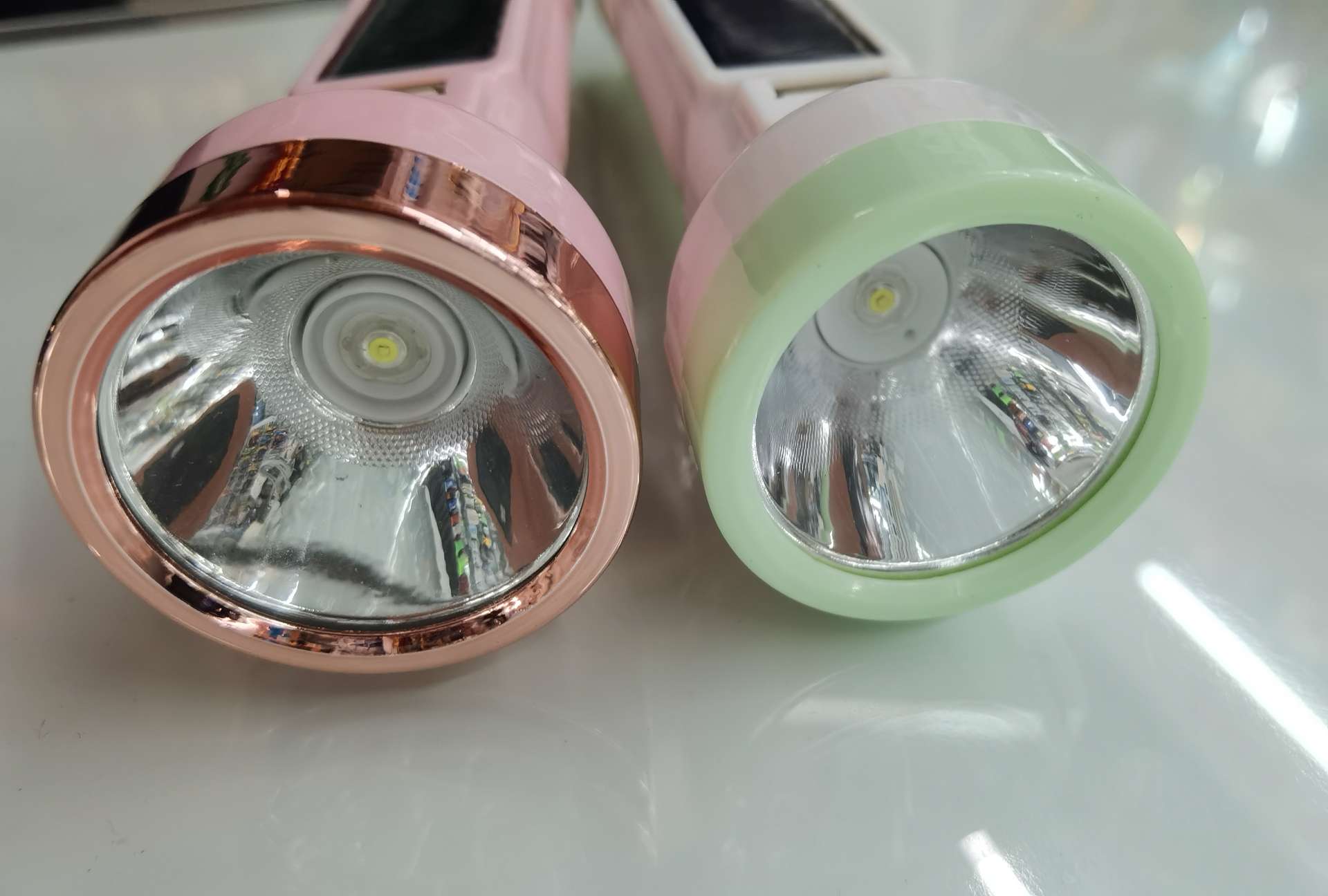 Solar-powered lithium battery flashlight undefined