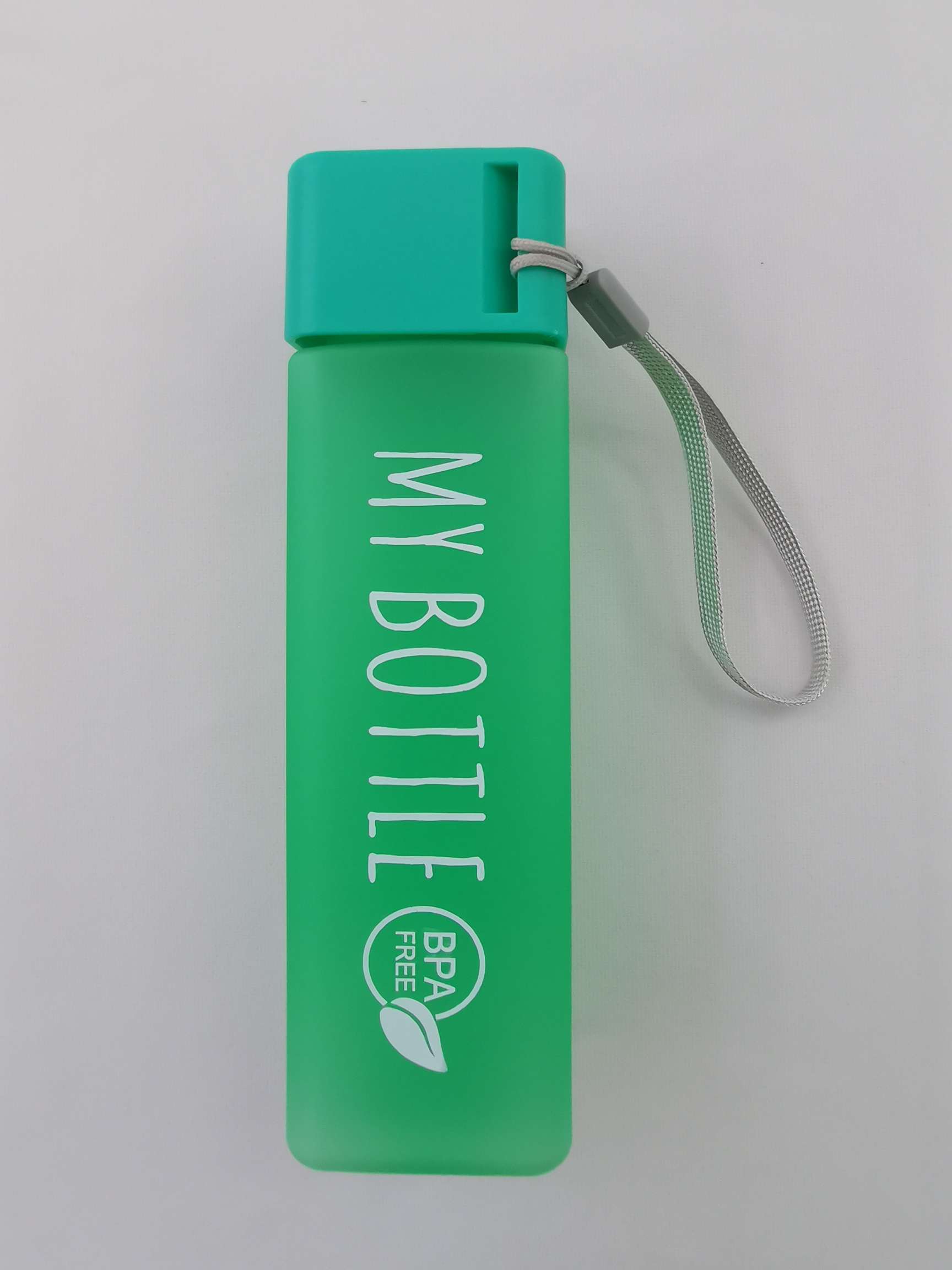 Wholesale and customization of creative sports plastic cups, student portable square frosted fashionable water cups, square spray-painted cups, leak-proof gift cups Item Picture