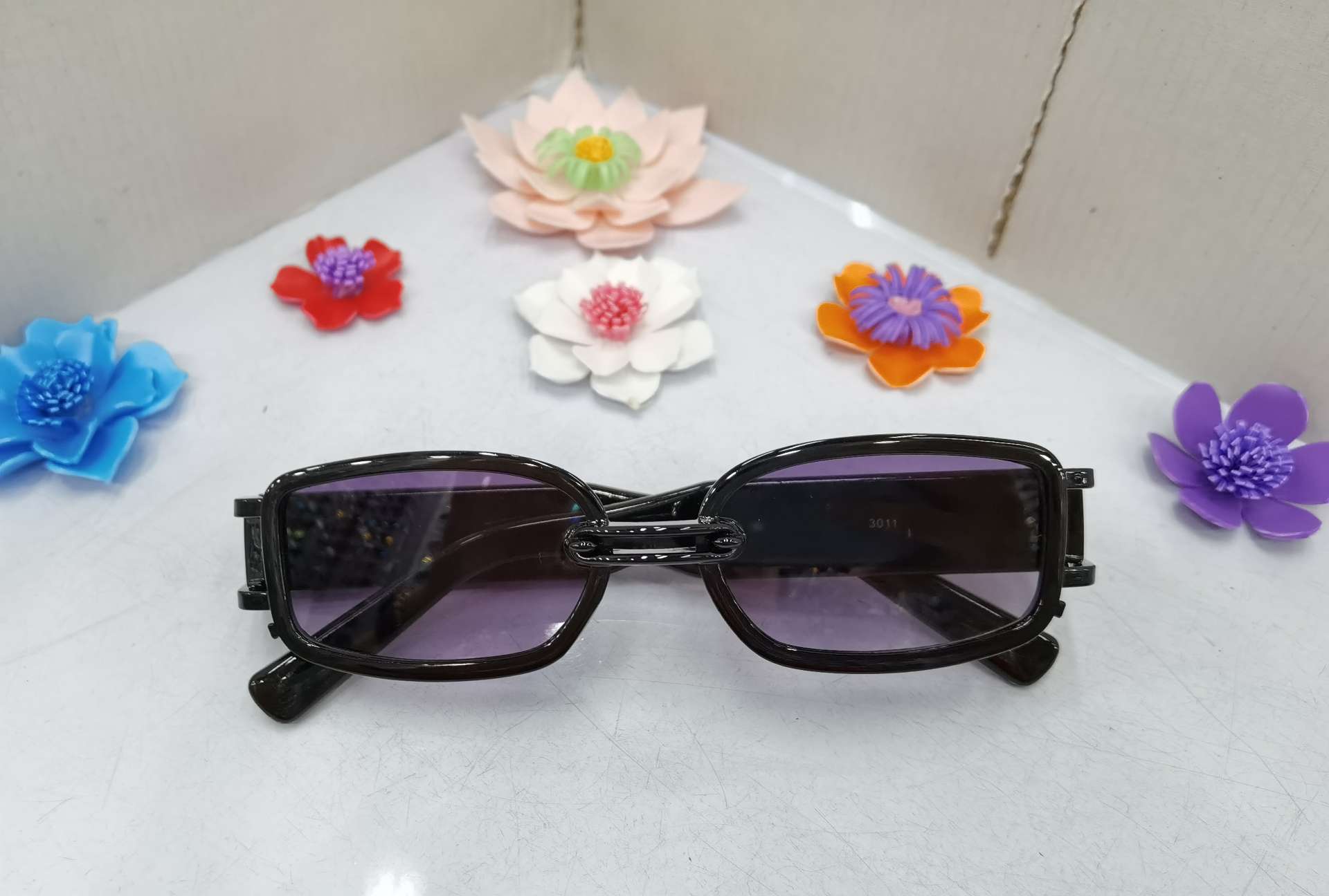 JW3011 with accessories 2020 new American and American square frame sunglasses for men and women hot style sunglasses for men and women star web celebrity street sunglasses for men and women fashion cat eye personality small frame sunglasses for men and women 15 days to order