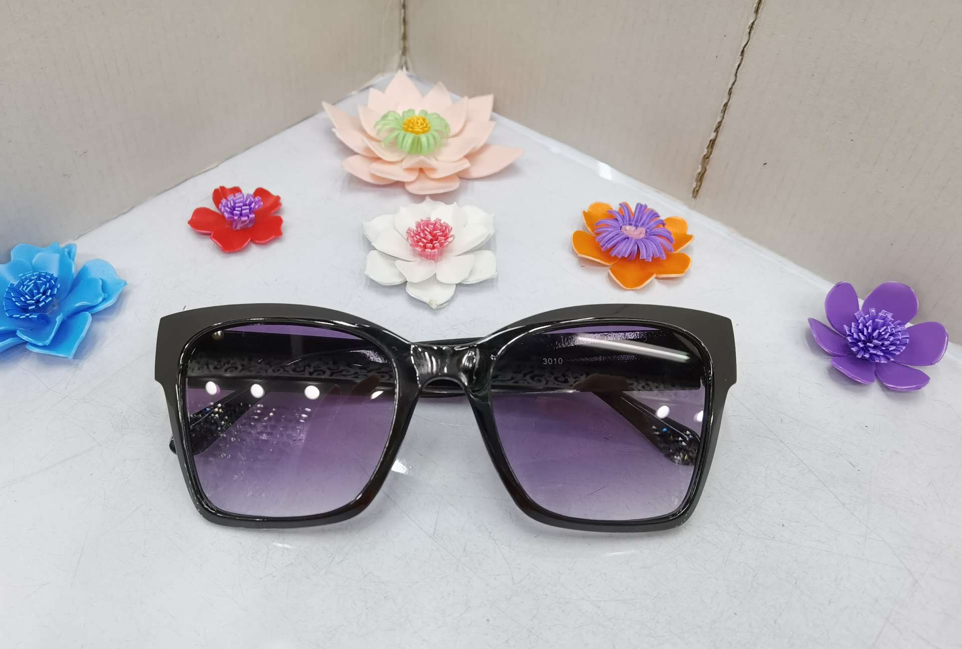 JW3010 with accessories 2020 new American and American square frame sunglasses for men and women hot style sunglasses for men and women star web celebrity street sunglasses for men and women fashion cat eyes personality small frame sunglasses for men and women to be made in 15 days