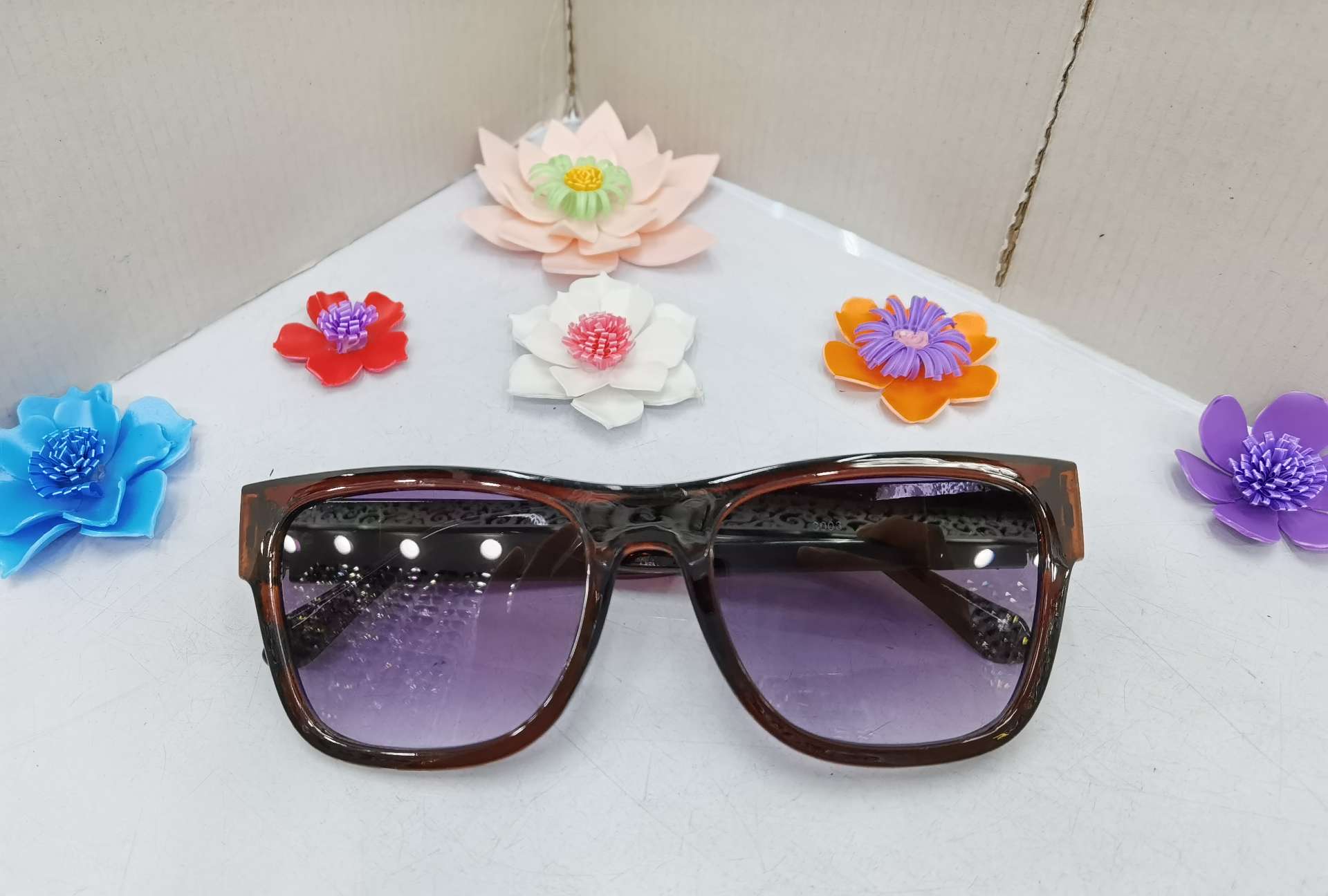 JW3003 with accessories 2020 new American and American square frame sunglasses for men and women hot style sunglasses for men and women star web celebrity street sunglasses for men and women fashion cat eyes personality small frame sunglasses for men and women to be made in 15 days