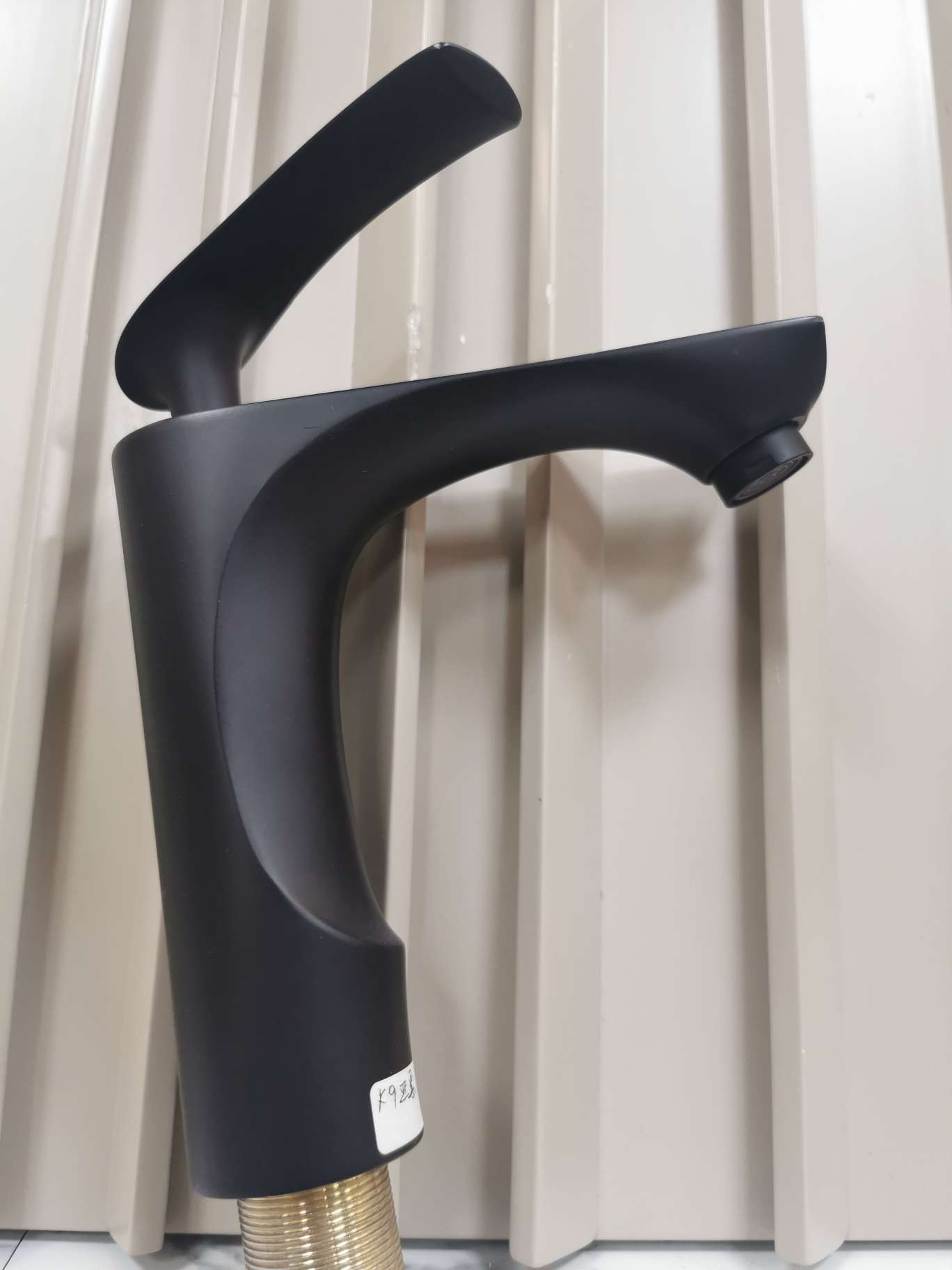 Lavabo single hole grifo details Picture