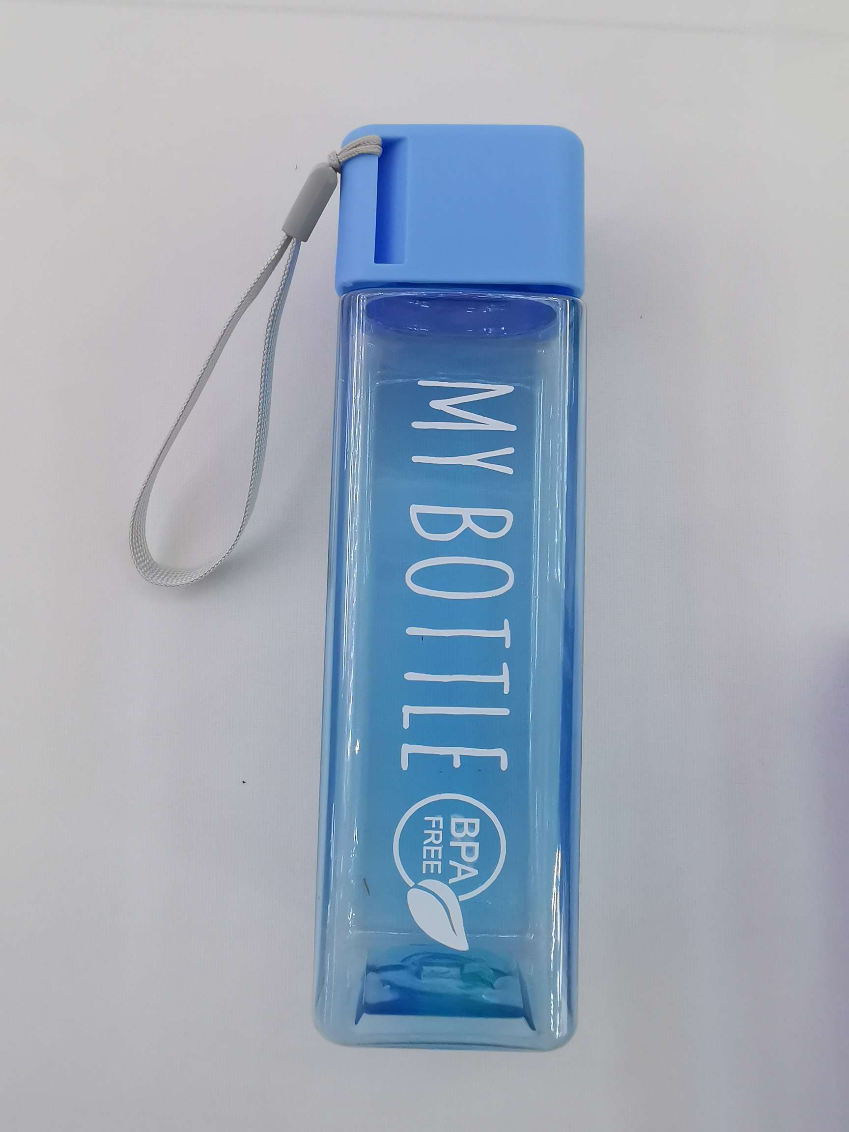 Wholesale and customization of creative sports plastic cups, convenient square water cups for students, fashionable square cups, leak-proof gift cups Application Scenario