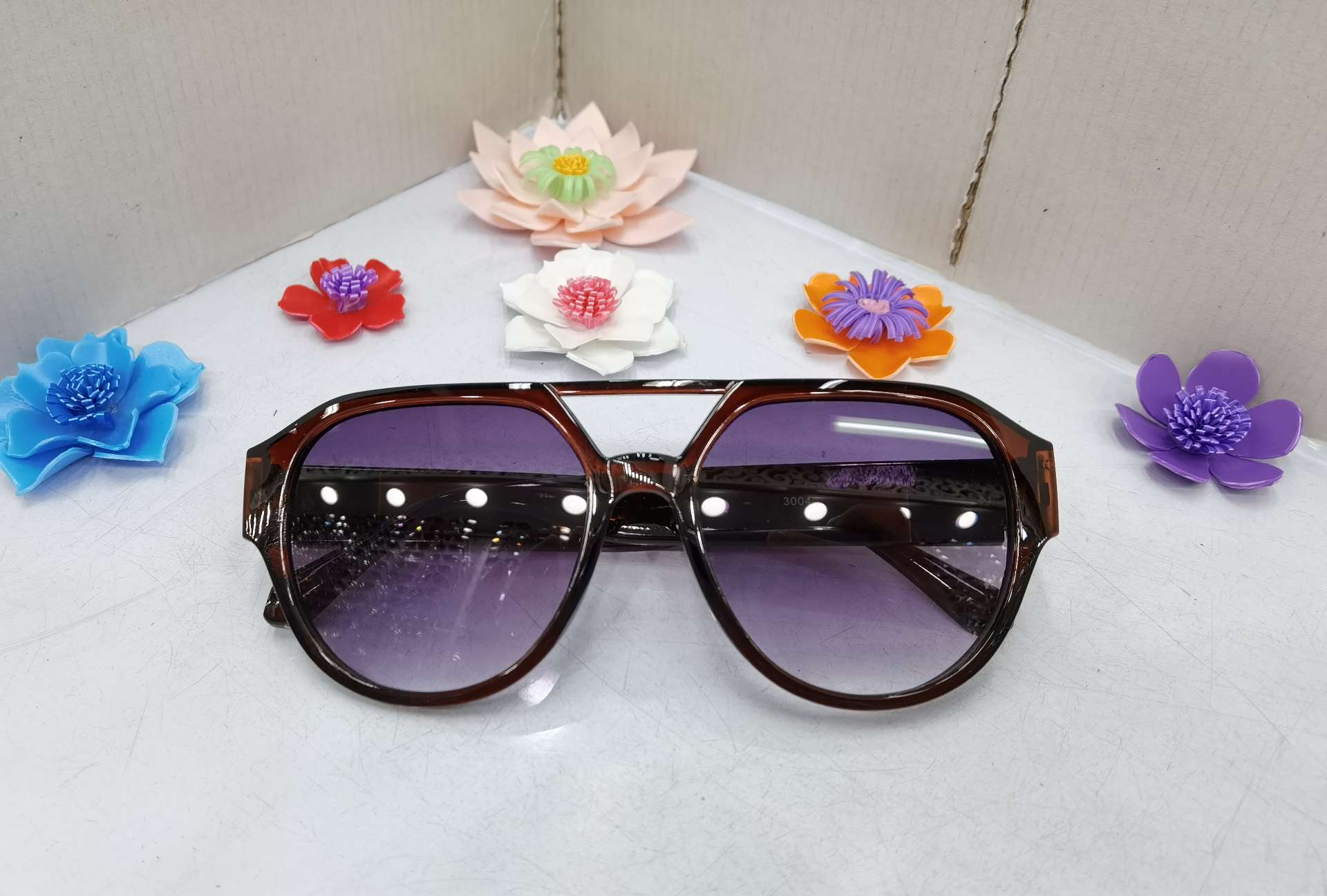 JW3004 with accessories 2020 new American and American square frame sunglasses for men and women hot style sunglasses for men and women star web celebrity street sunglasses for men and women fashion cat eyes personality small frame sunglasses for men and women to be made in 15 days