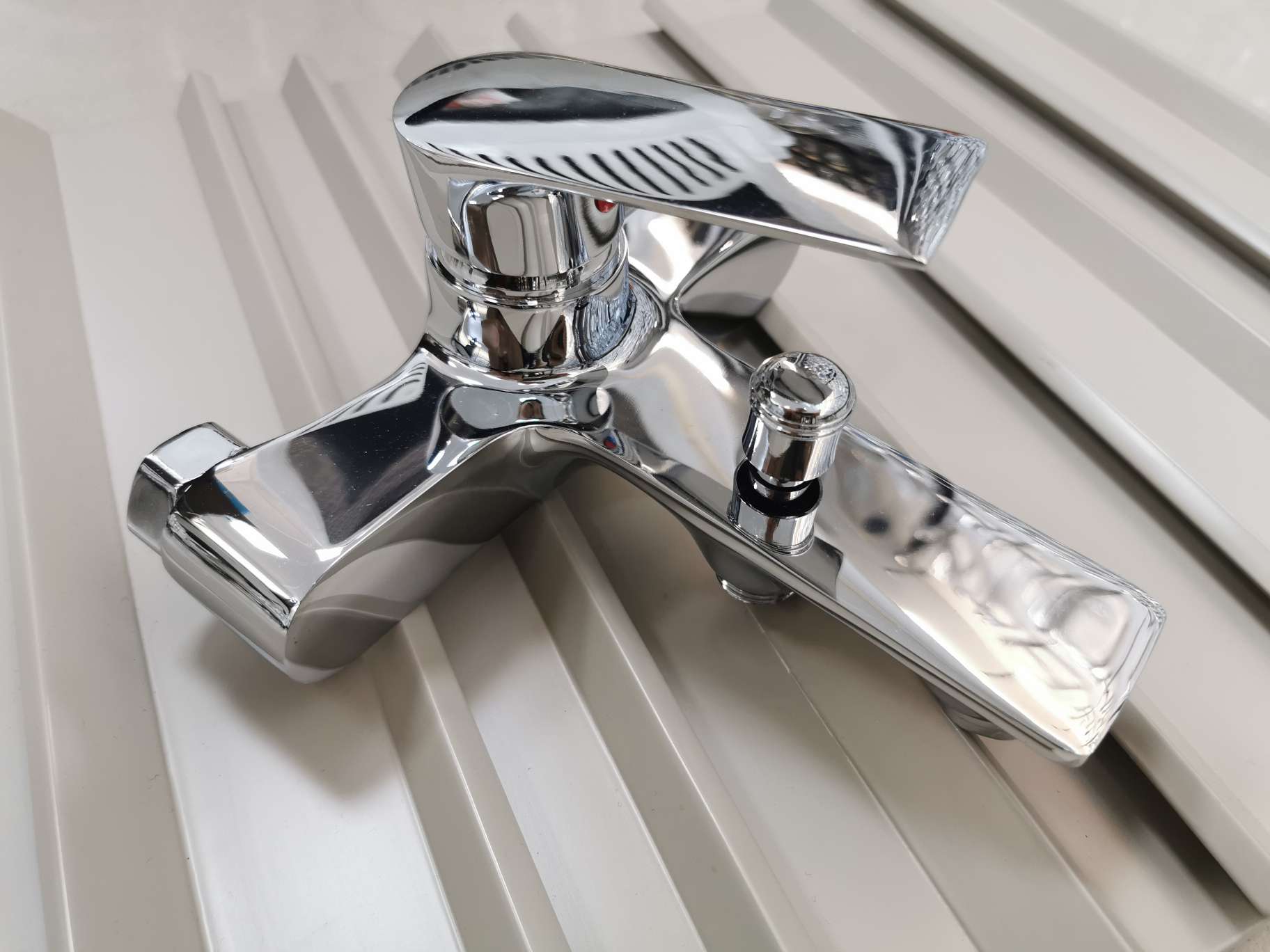 Grifo doble para lavabo details Picture