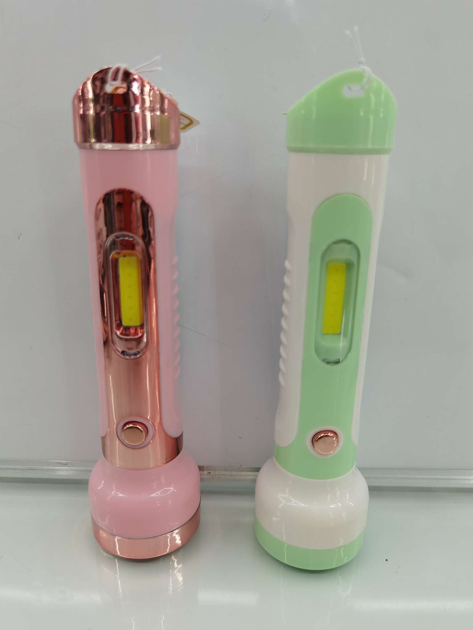 Solar-powered lithium battery flashlight