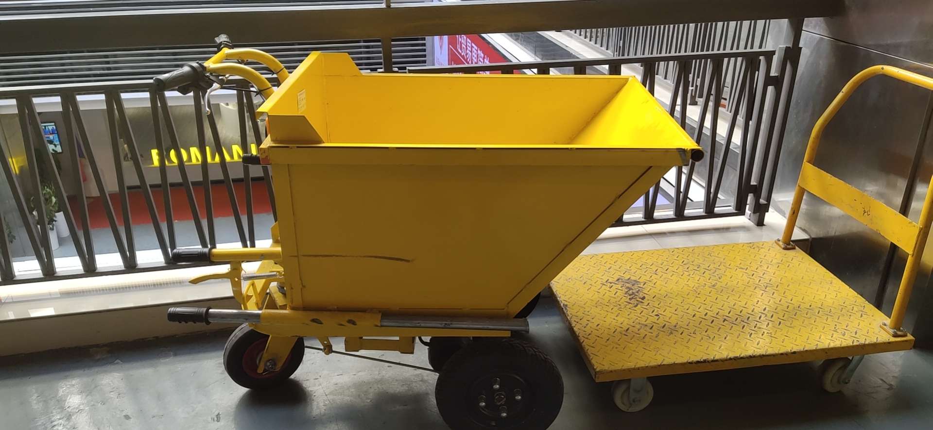 Electric hopper thumbnail
