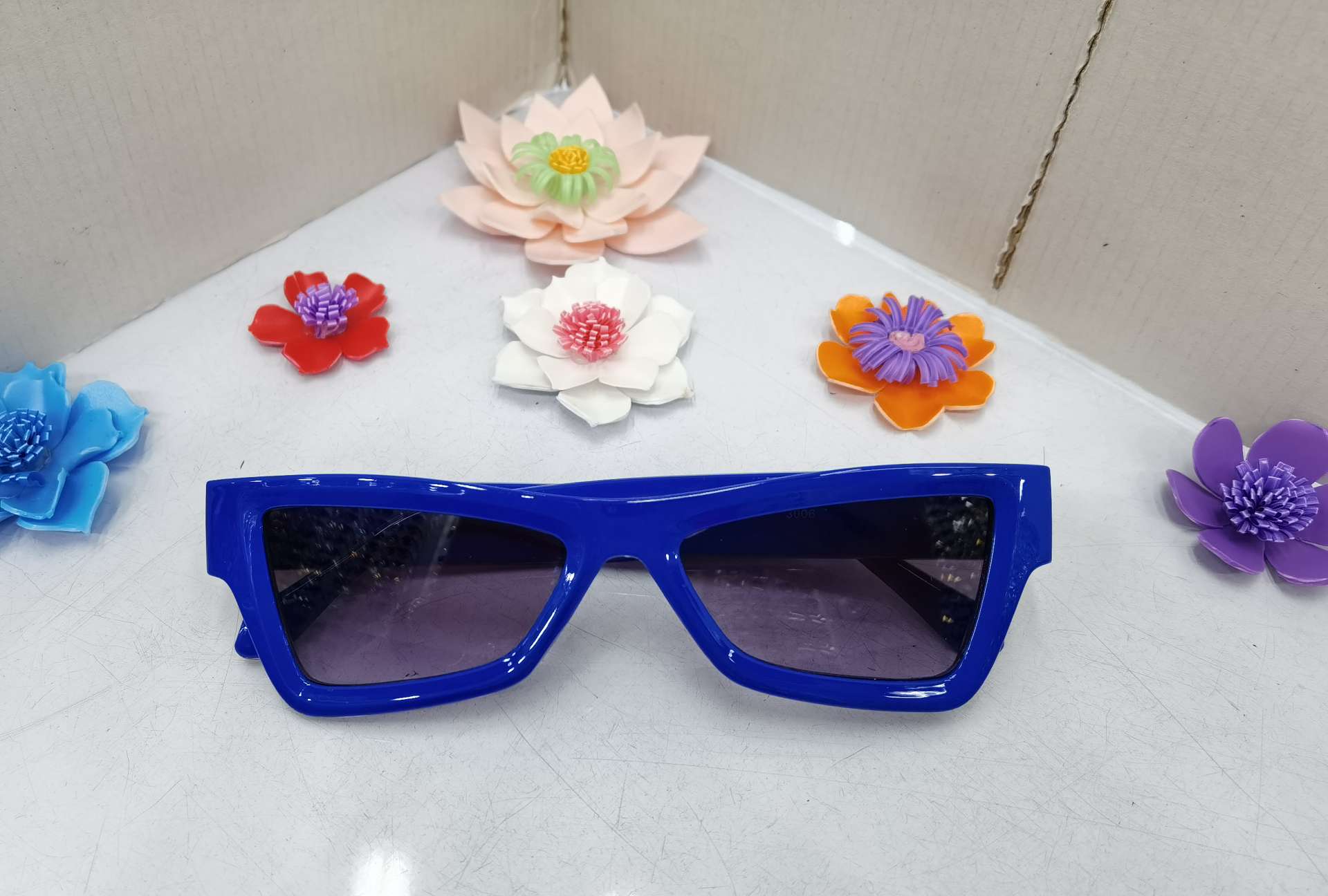 JW3006 with accessories 2020 new American and American square frame sunglasses for men and women hot style sunglasses for men and women star web celebrity street sunglasses for men and women fashion cat eyes personality small frame sunglasses for men and women to be made in 15 days
