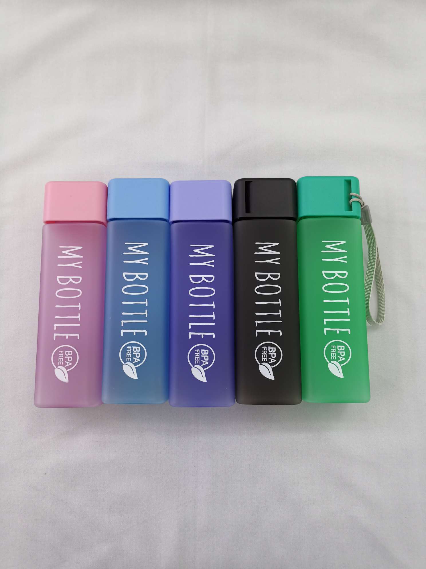 Wholesale and customization of creative sports plastic cups, student portable square frosted fashionable water cups, square spray-painted cups, leak-proof gift cups detail image 1