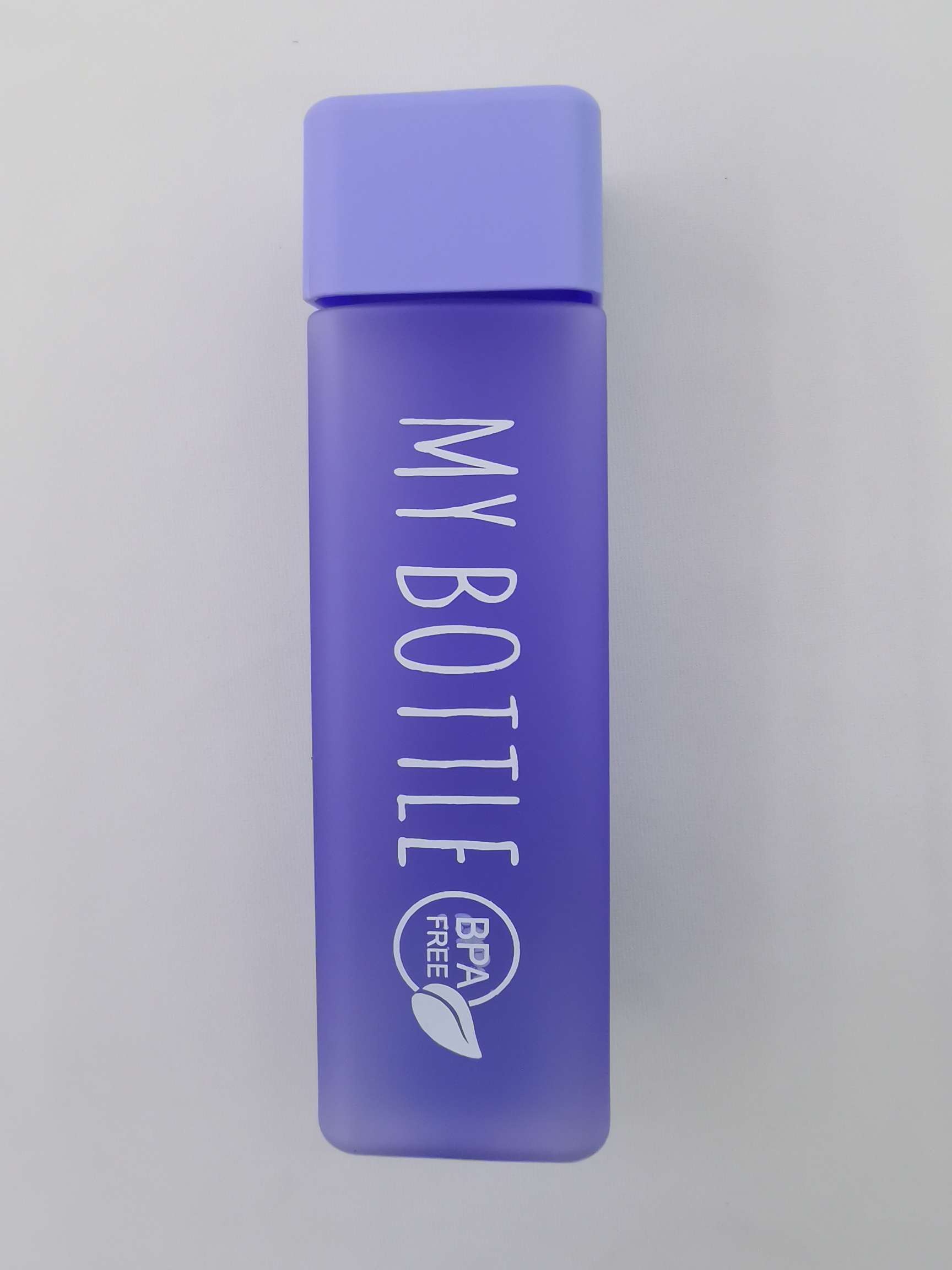 Wholesale and customization of creative sports plastic cups, student portable square frosted fashionable water cups, square spray-painted cups, leak-proof gift cups undefined