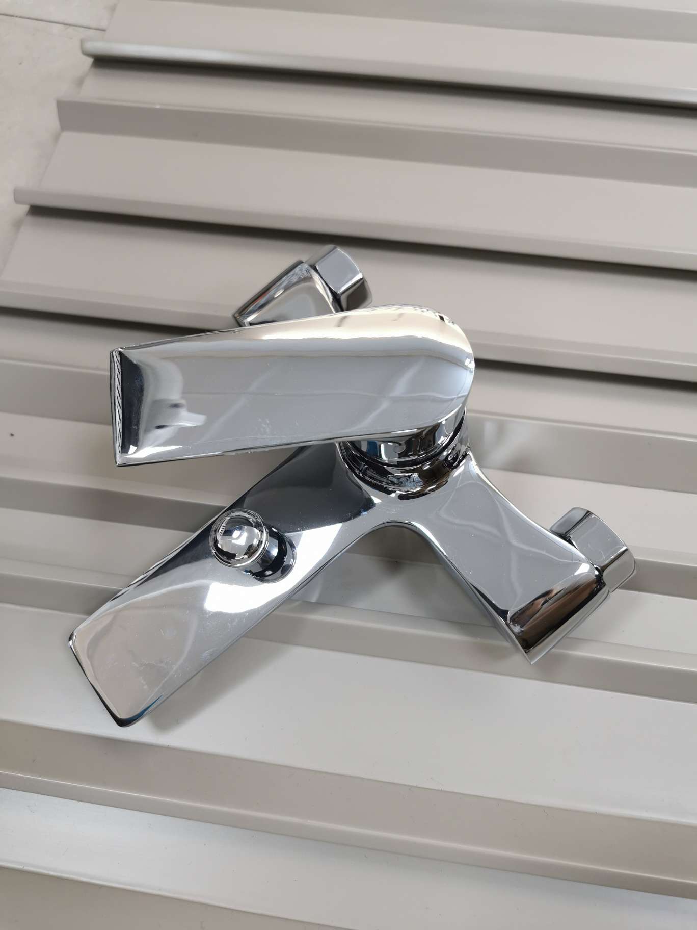 Grifo doble para lavabo Specification image