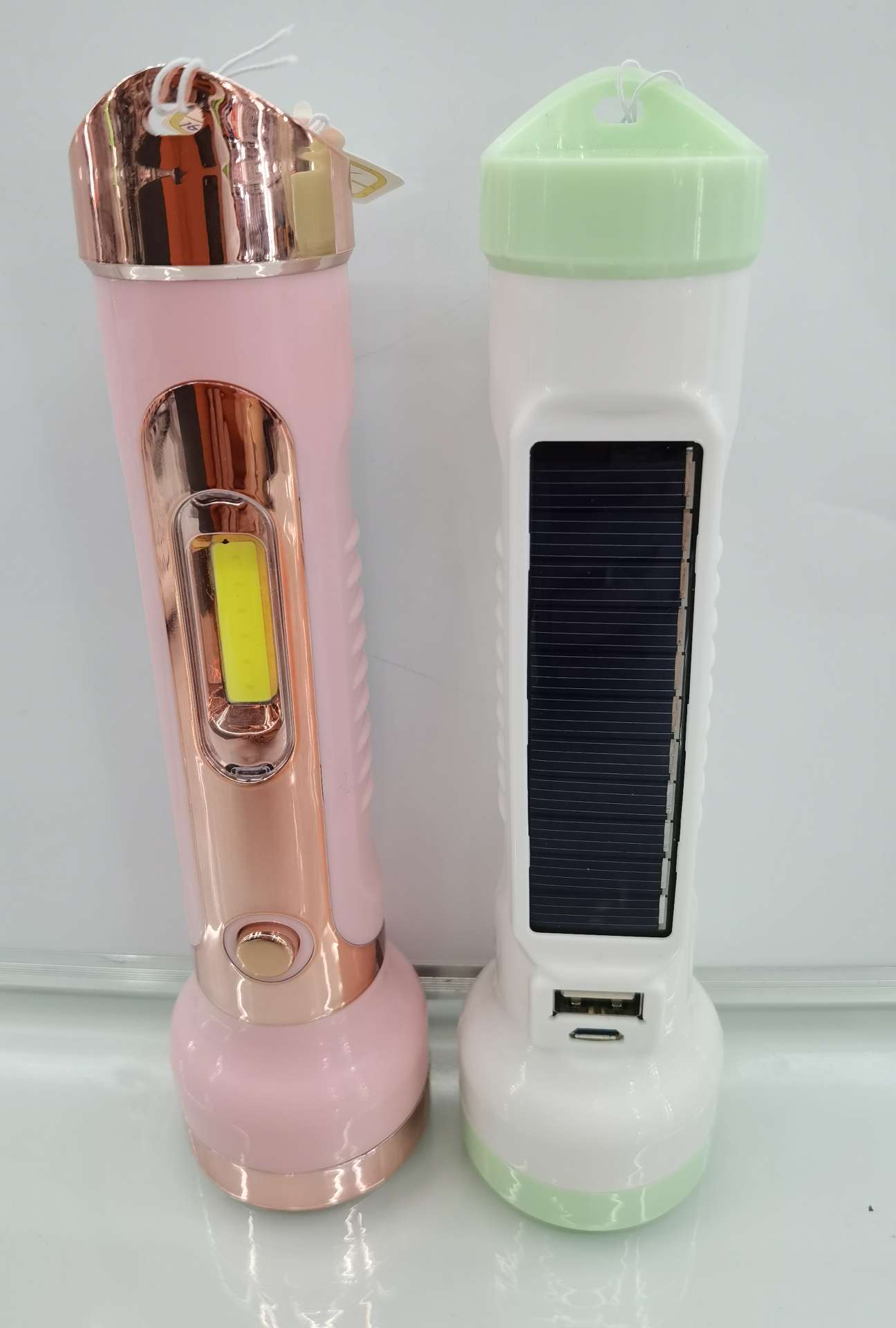 Solar-powered lithium battery flashlight undefined