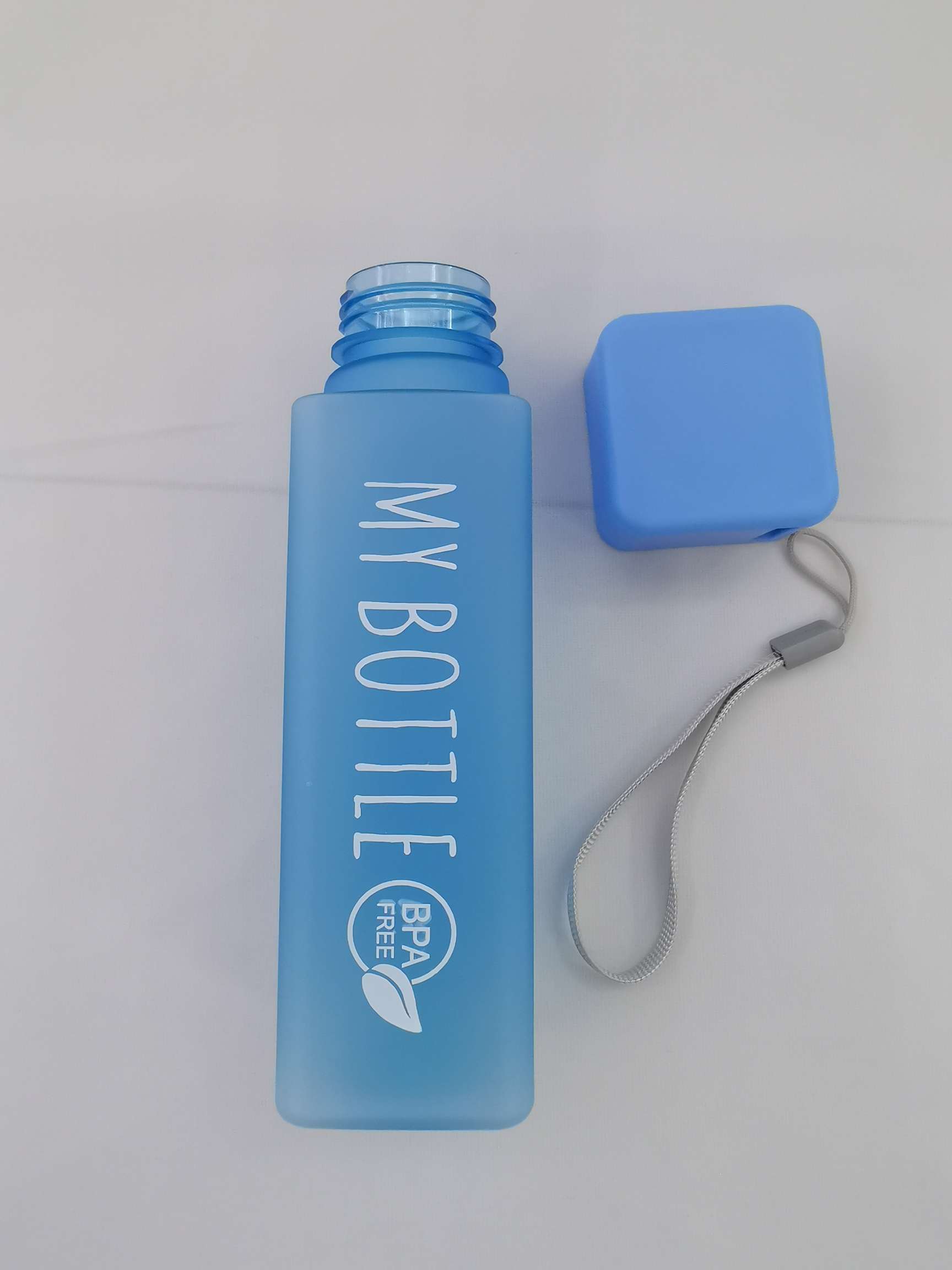 Wholesale and customization of creative sports plastic cups, student portable square frosted fashionable water cups, square spray-painted cups, leak-proof gift cups Application Scenario