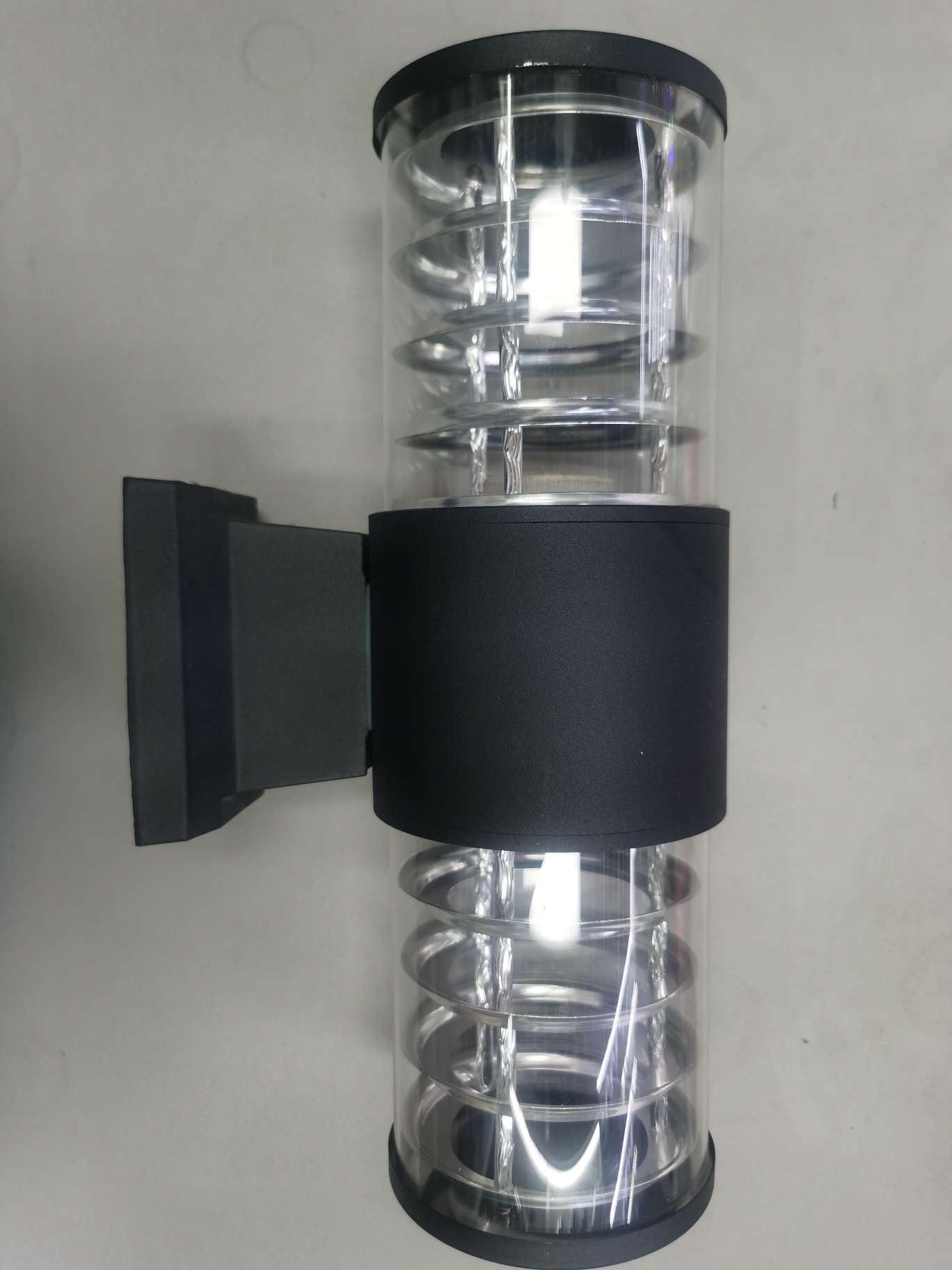 Double-headed outdoor wall lamp