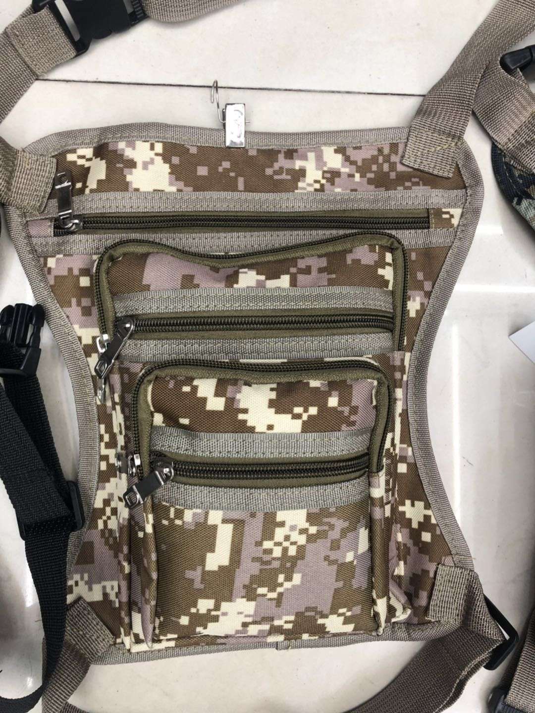Camouflage leg bag thumbnail