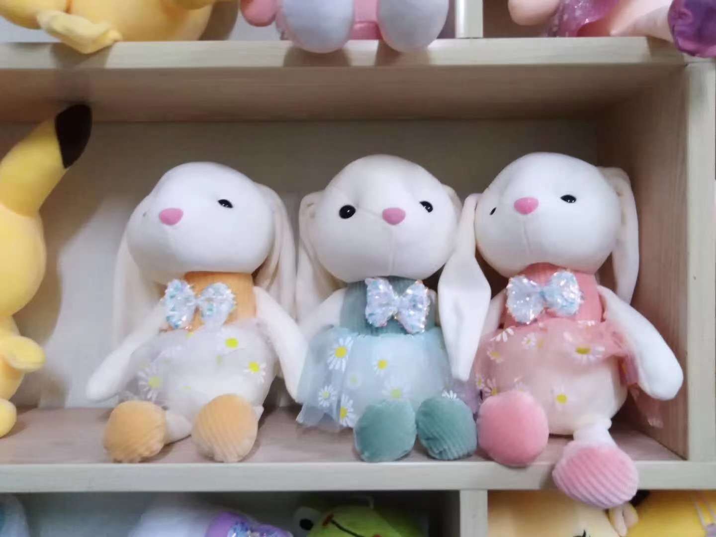 The gauze skirt rabbit is 28 centimeters long