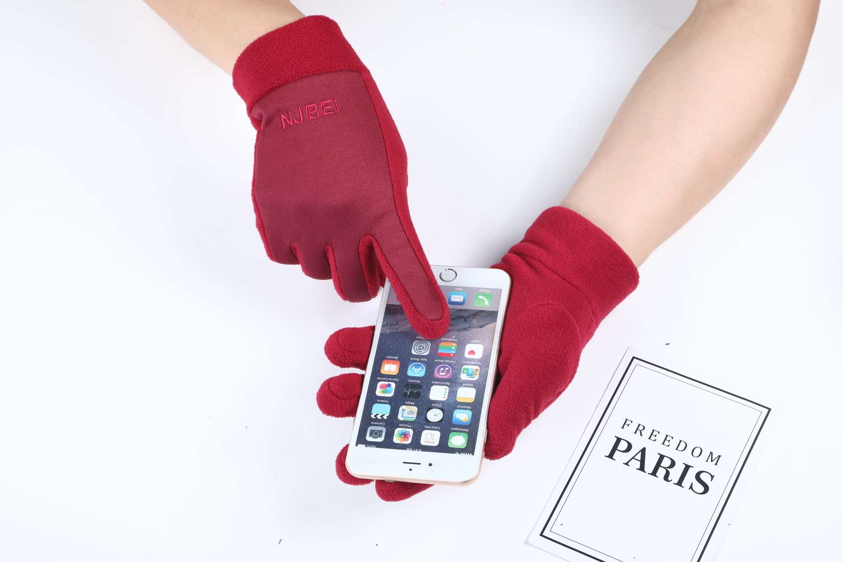 厂家直销 秋冬麂皮绒摇粒绒触屏手套 户外骑行抓绒手套 可定制logo 保暖防风防寒女士刺绣手套详情图4