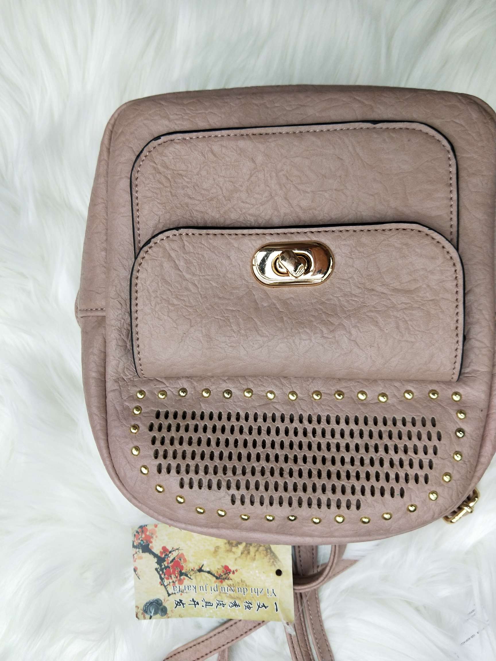 Hollow out a schoolbag thumbnail