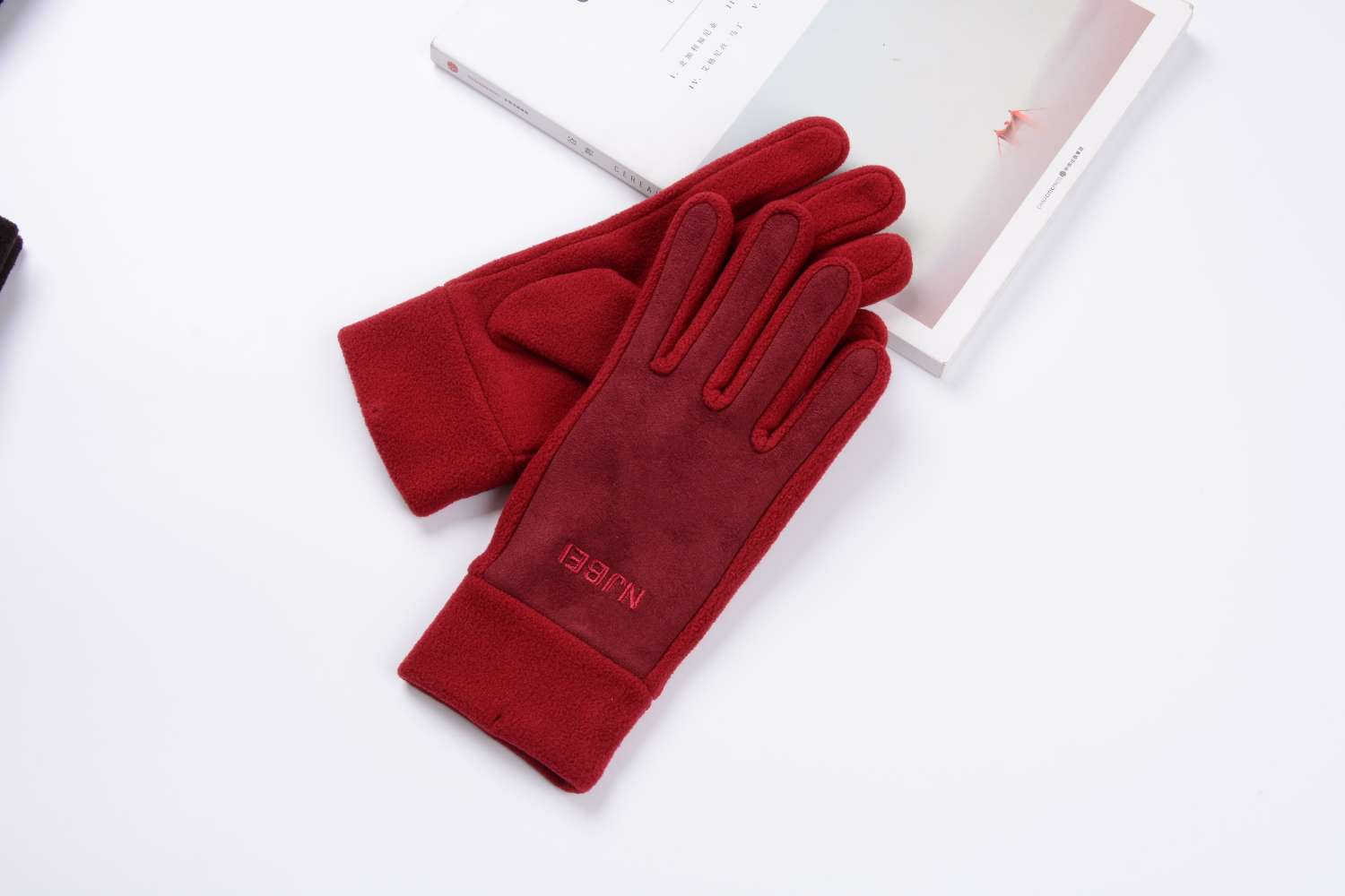 厂家直销 秋冬麂皮绒摇粒绒触屏手套 户外骑行抓绒手套 可定制logo 保暖防风防寒女士刺绣手套产品图