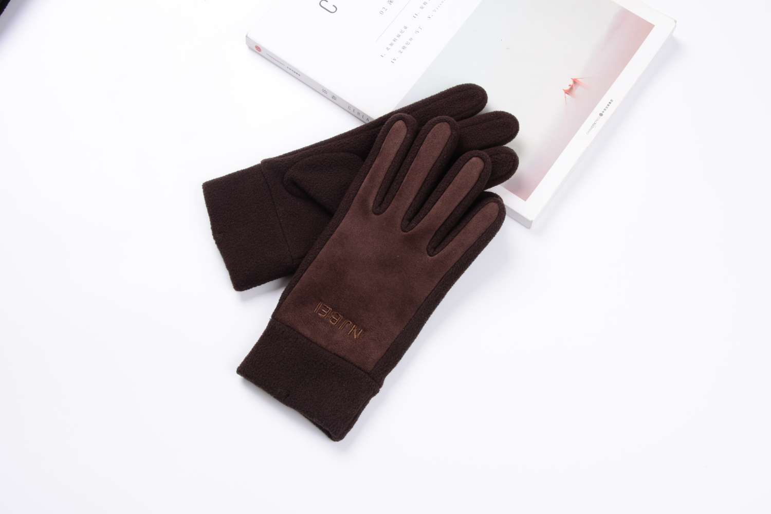 厂家直销 秋冬麂皮绒摇粒绒触屏手套 户外骑行抓绒手套 可定制logo 保暖防风防寒女士刺绣手套细节图