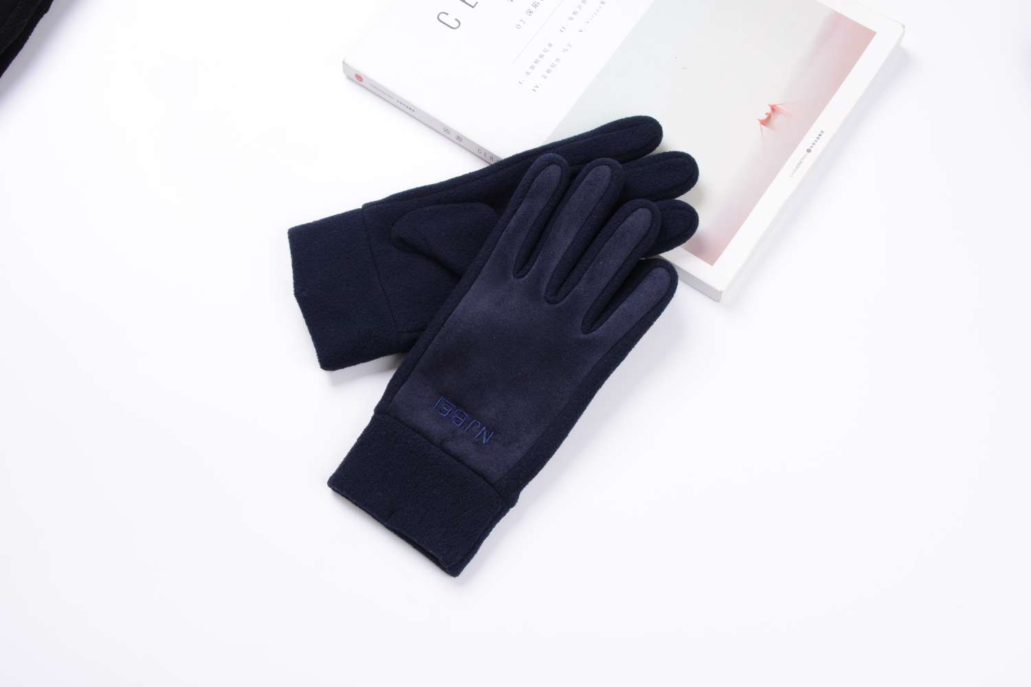 厂家直销 秋冬麂皮绒摇粒绒触屏手套 户外骑行抓绒手套 可定制logo 保暖防风防寒女士刺绣手套详情图2