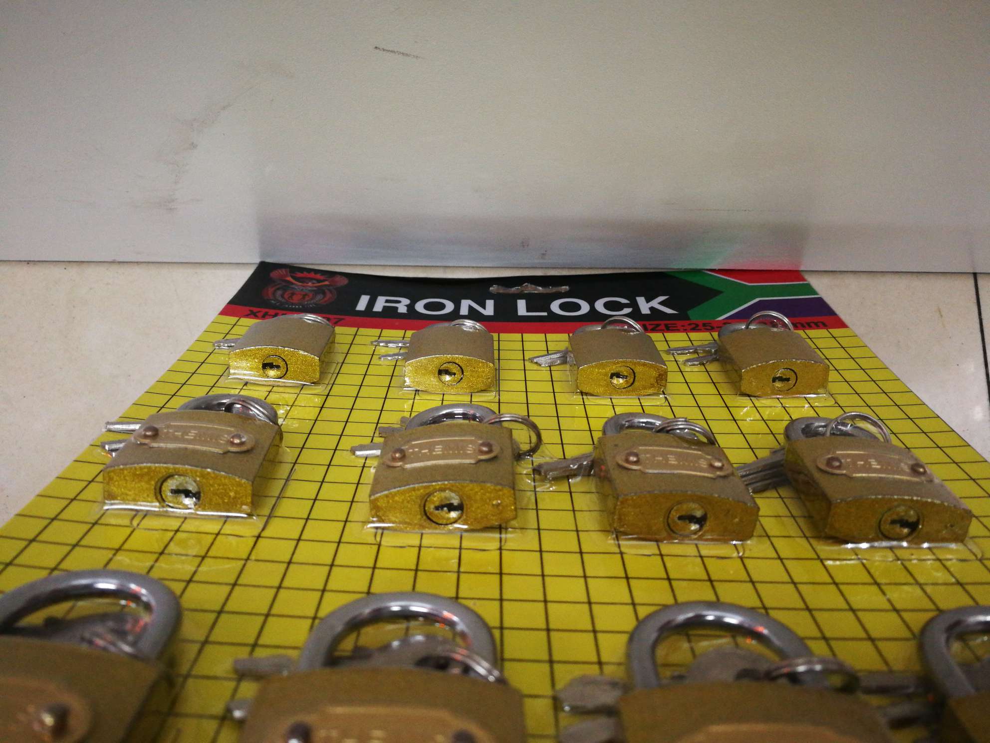25-32-38 Gold latch details Picture