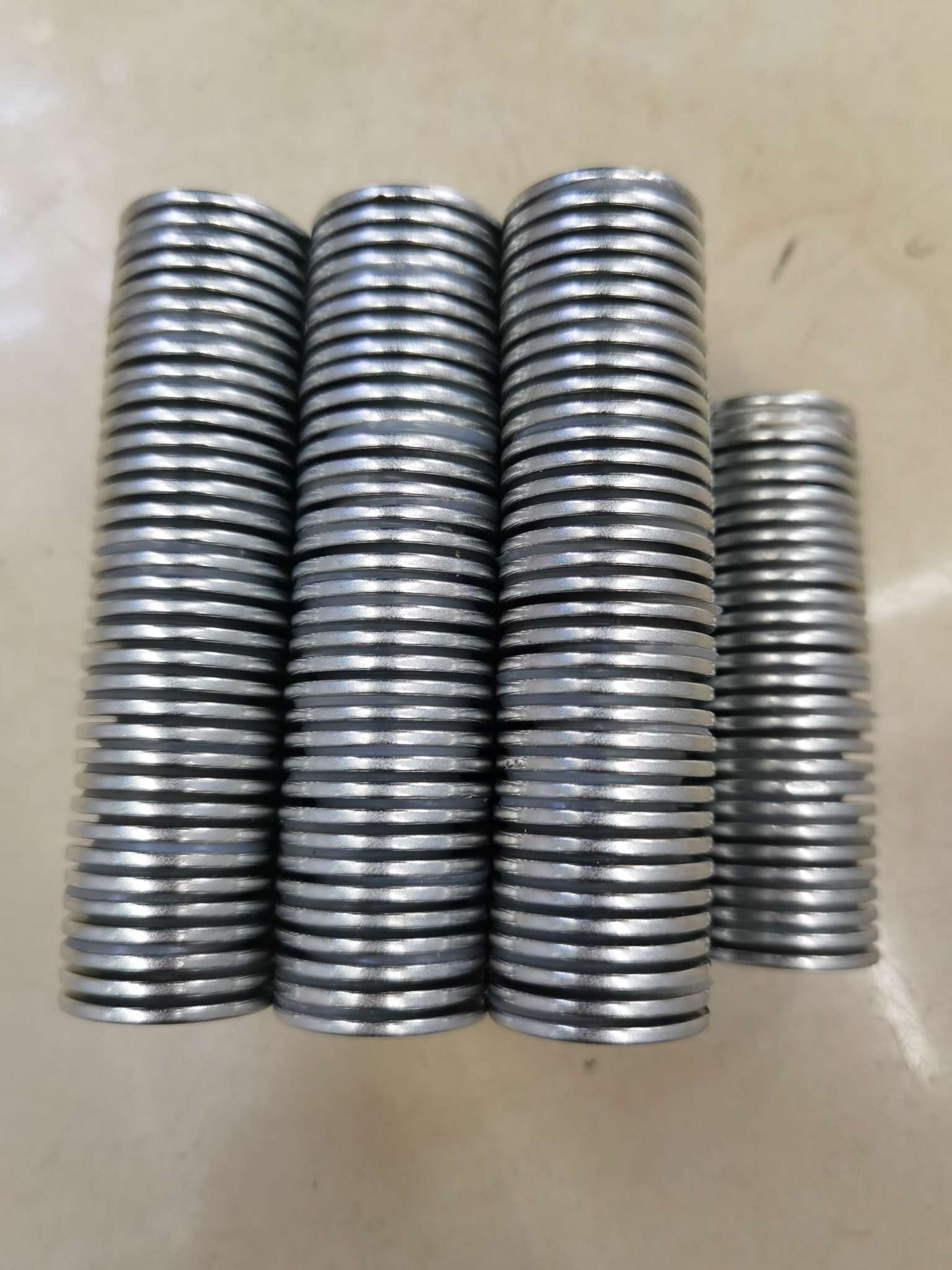 磁铁磁钢25x2mm锌产品图