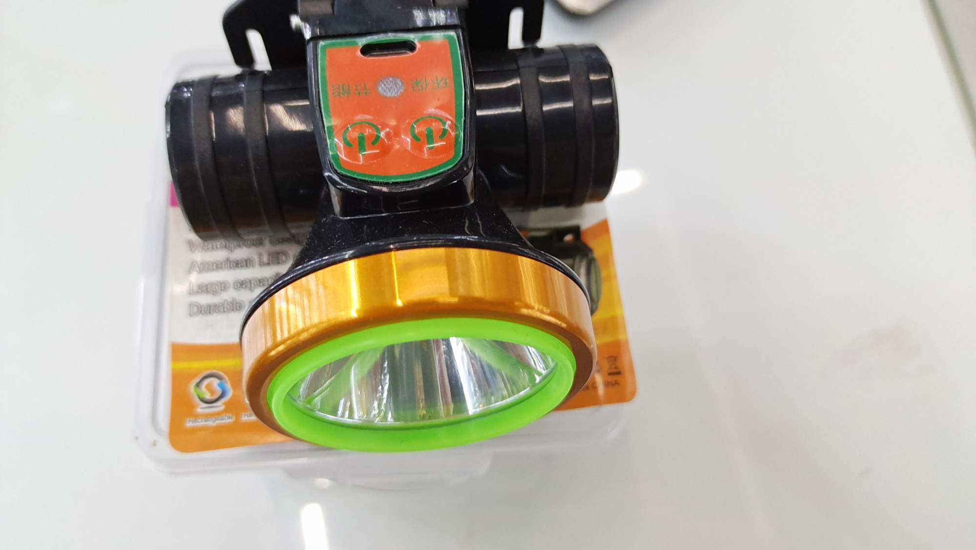The 805 strong bald lamp is equipped with a built-in battery and USB charging detail image 1