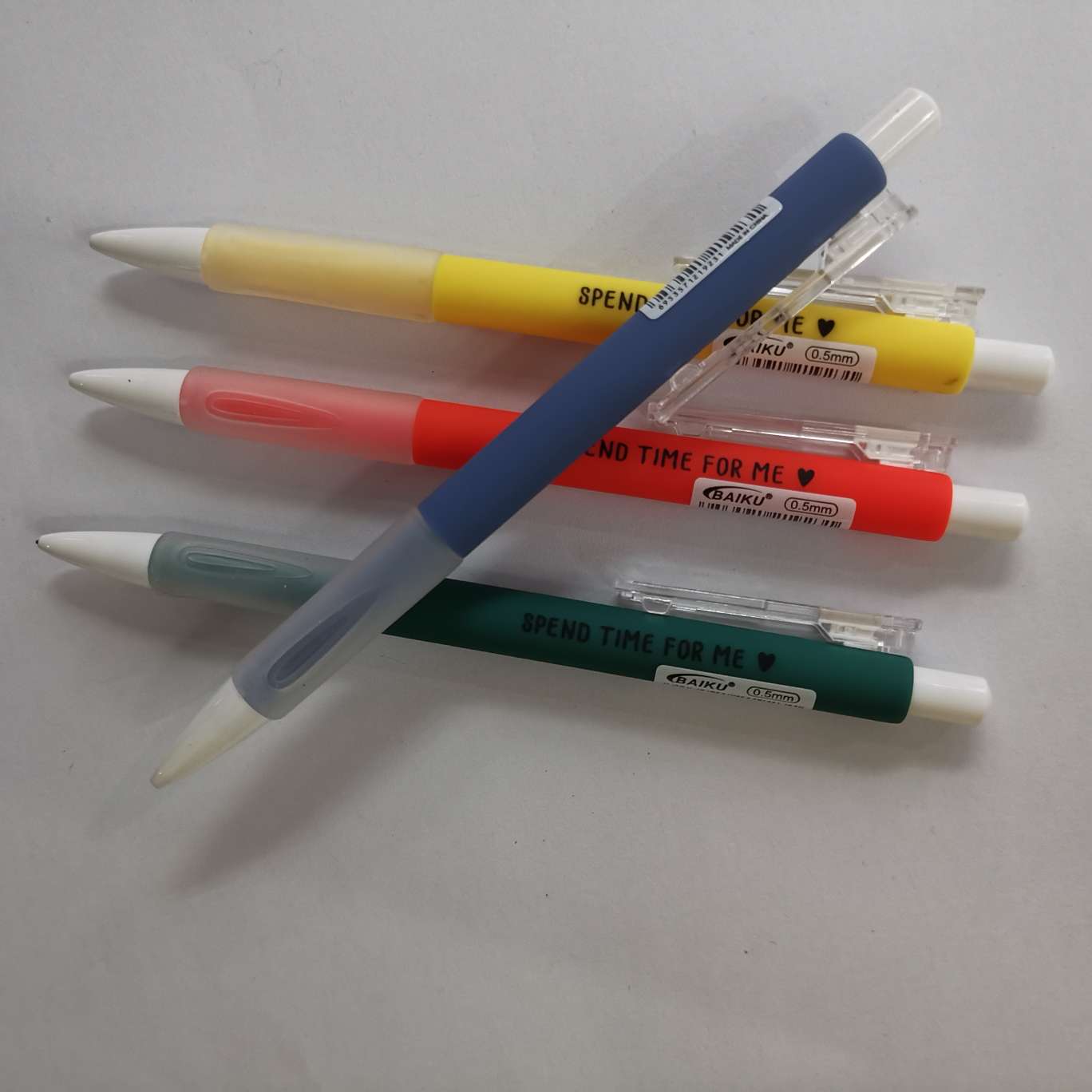 Glue spraying automatic pencil, comfortable to hold, advanced movable pencil