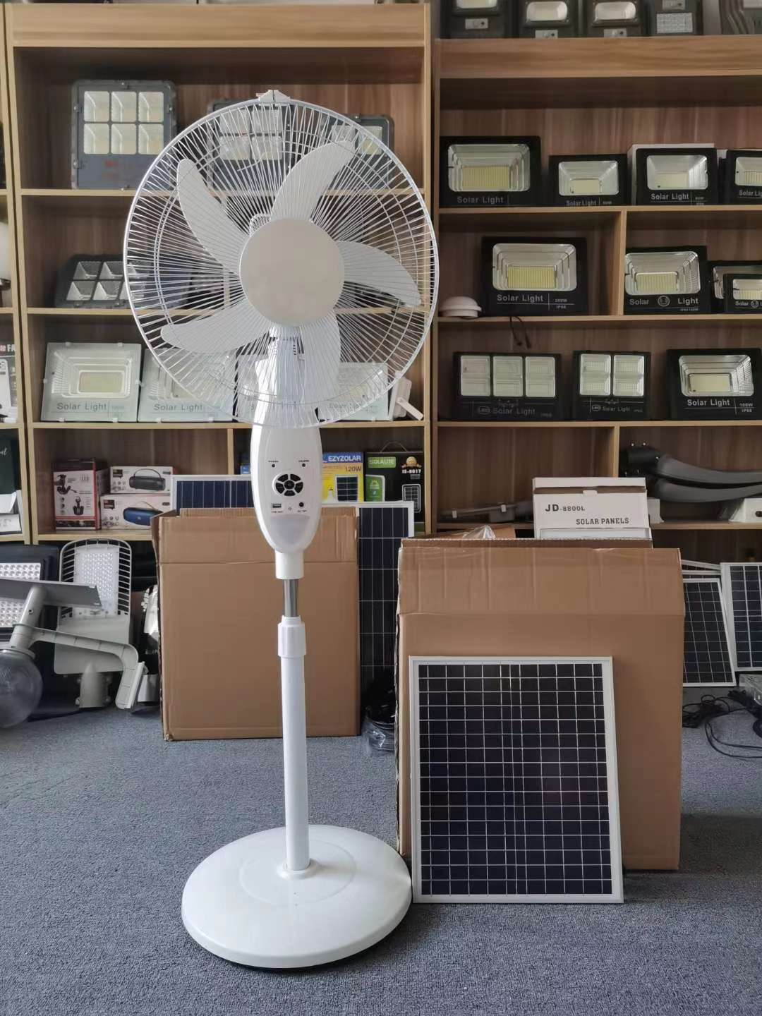太阳能风扇灯，12寸和20寸，一次太阳能充电可以风扇4－8个小时，还不需要一度电费和电线详情图6